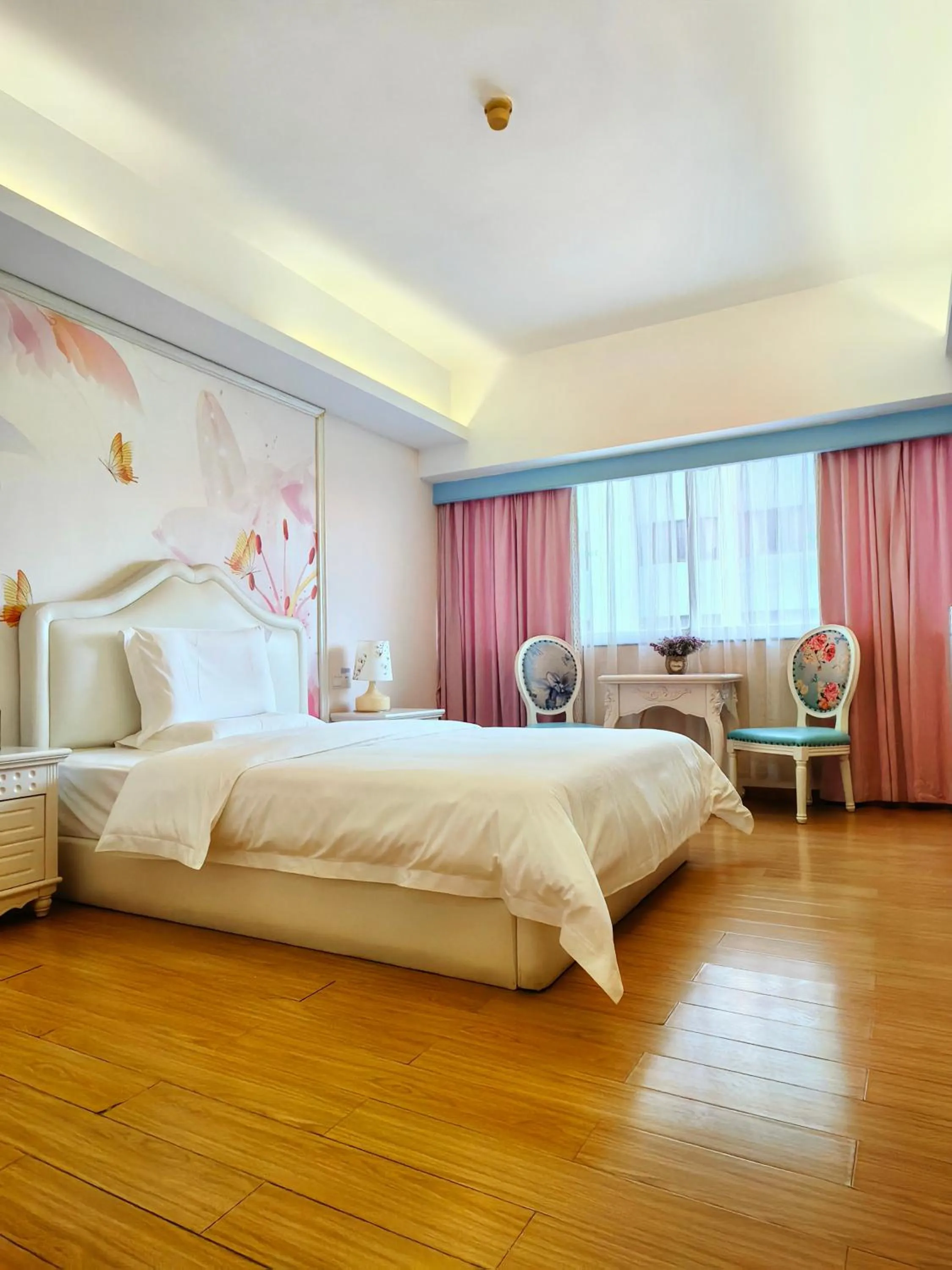 Bedroom, Bed in Mihua International Apartment