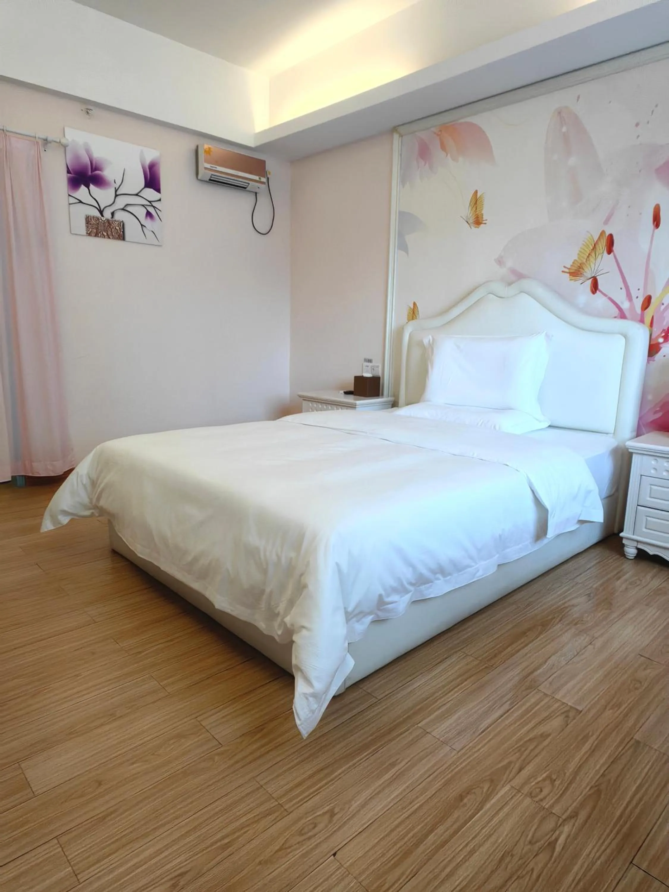 Bedroom, Bed in Mihua International Apartment