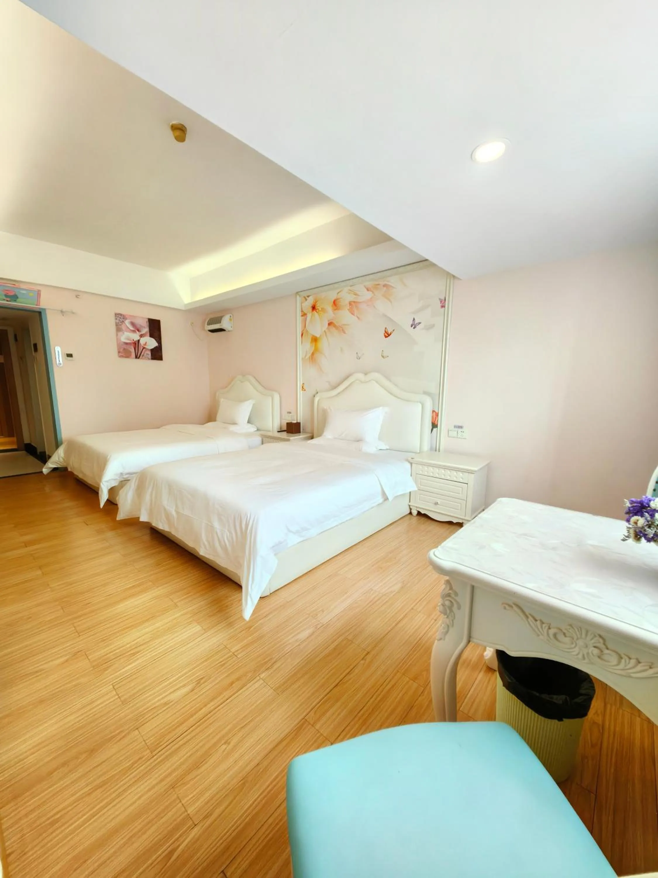 Bedroom, Bed in Mihua International Apartment