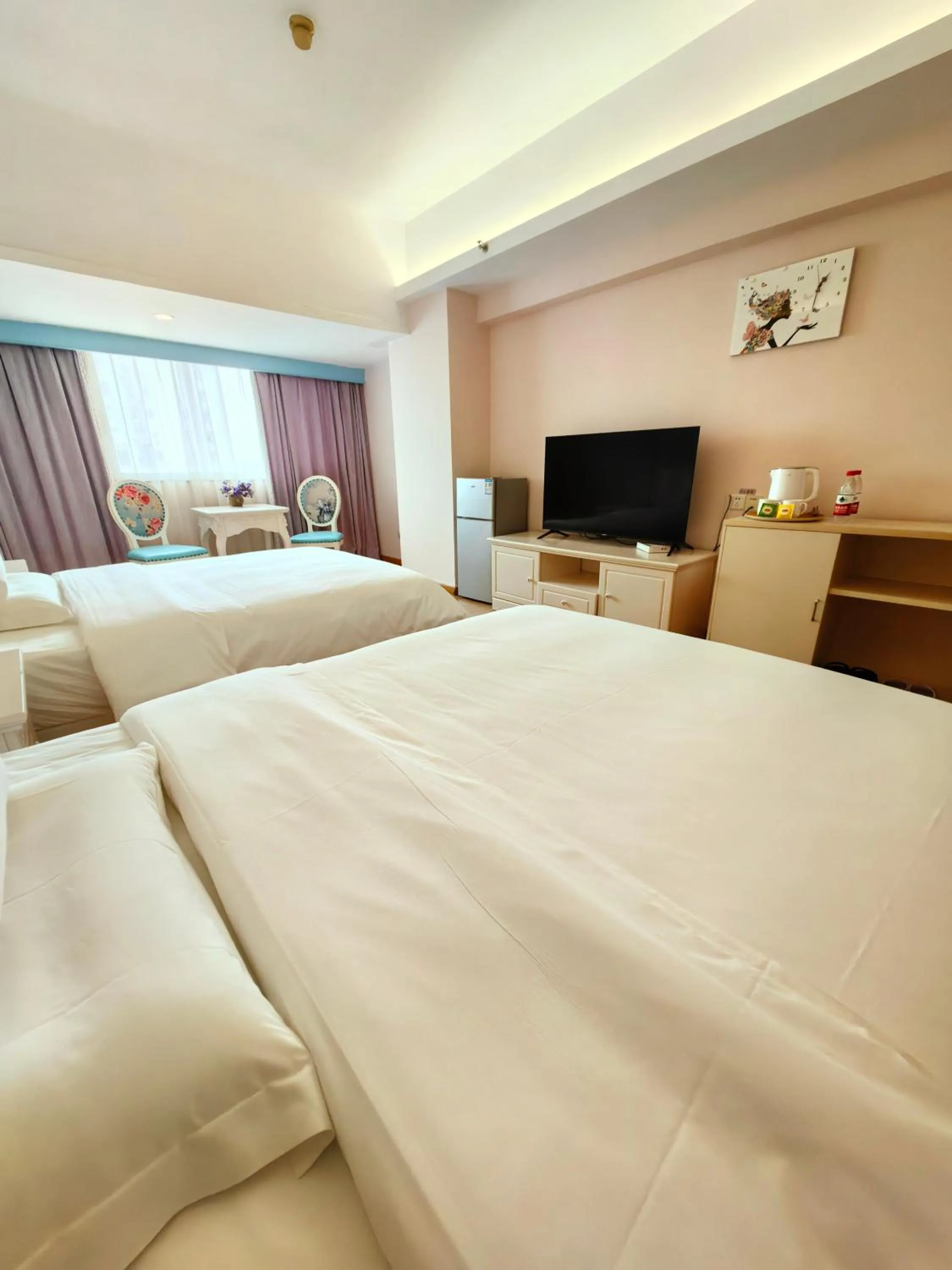 TV and multimedia, Bed in Mihua International Apartment