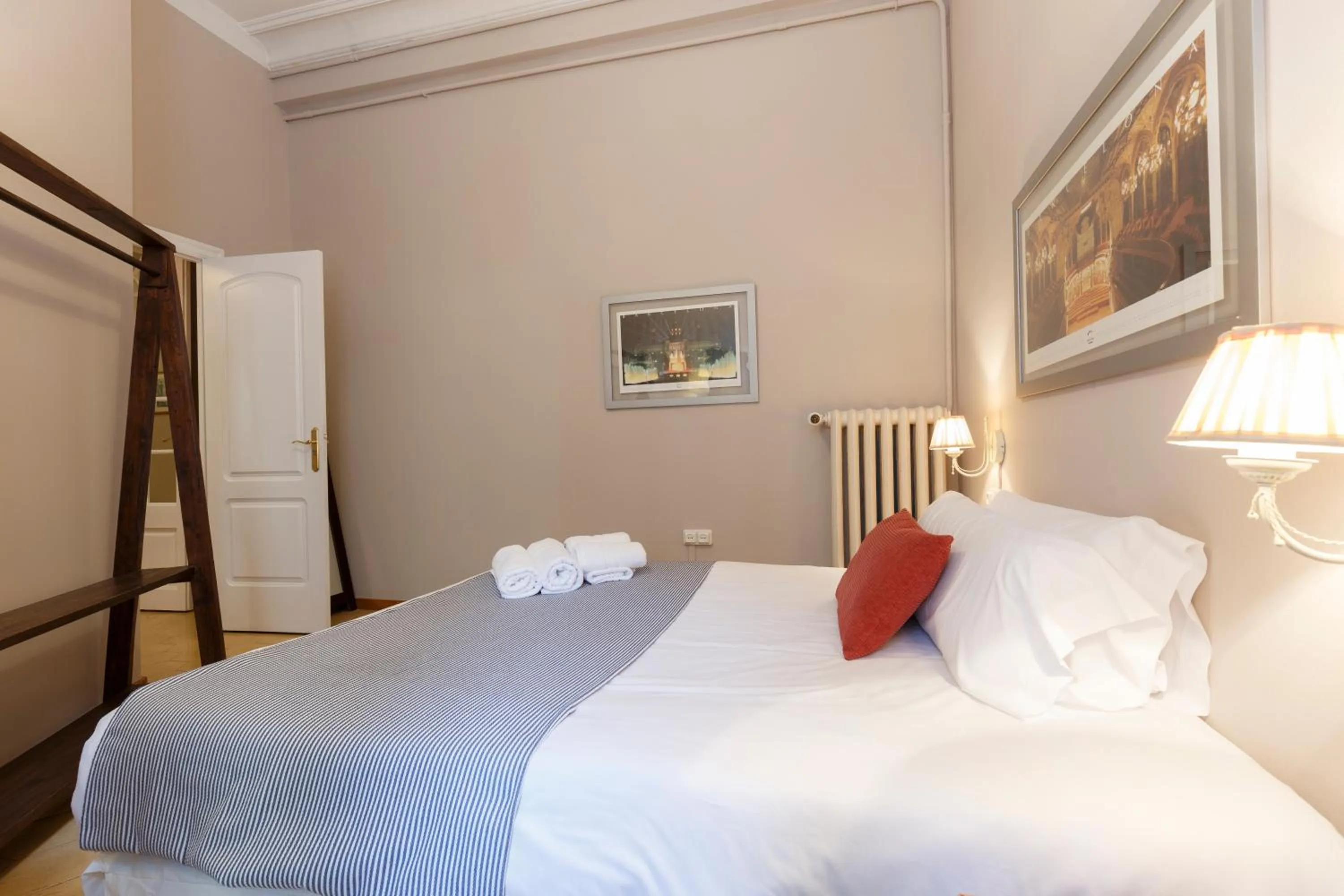 Bedroom, Bed in AinB B&B Born-Via Laietana