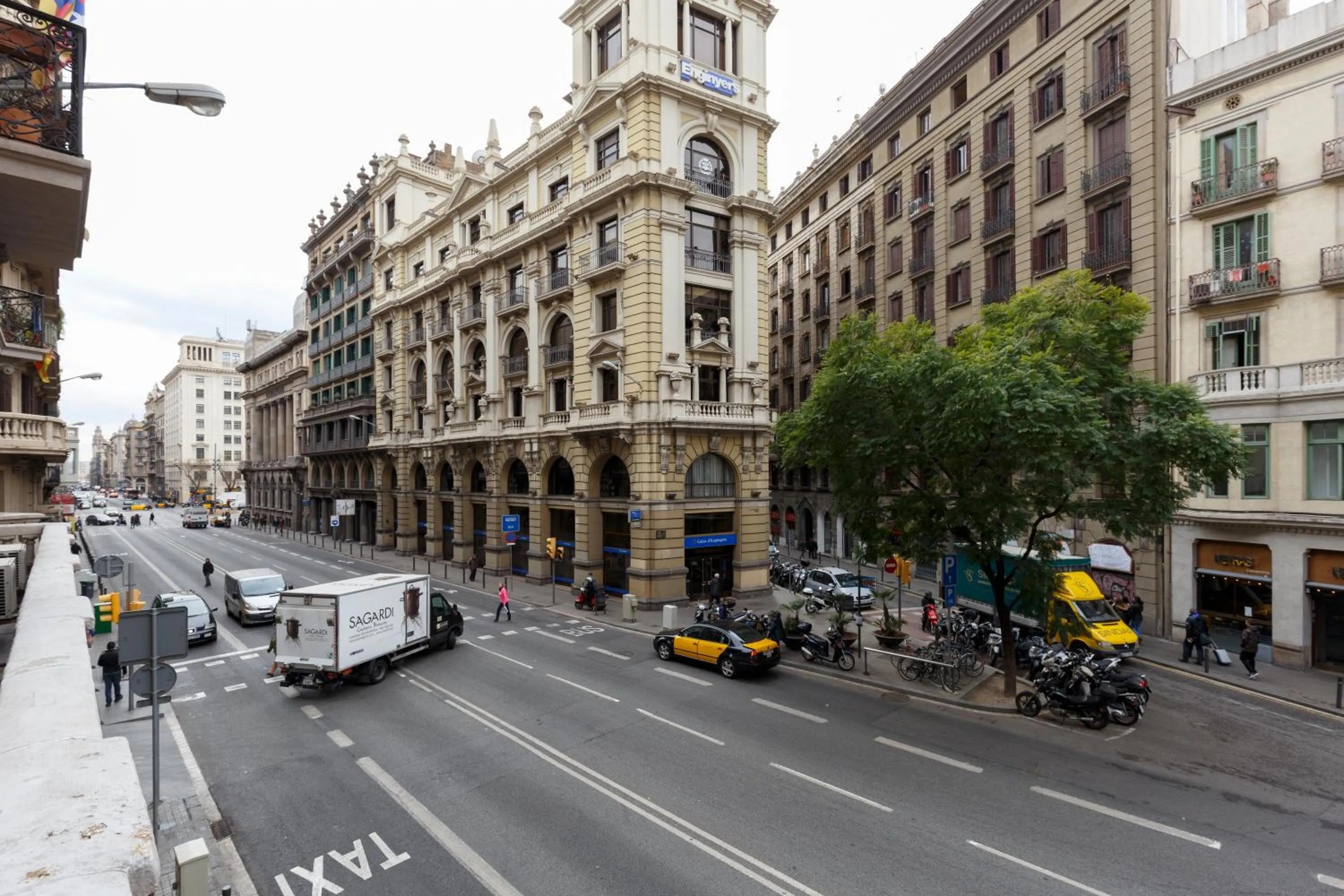 Bird's eye view in AinB B&B Born-Via Laietana