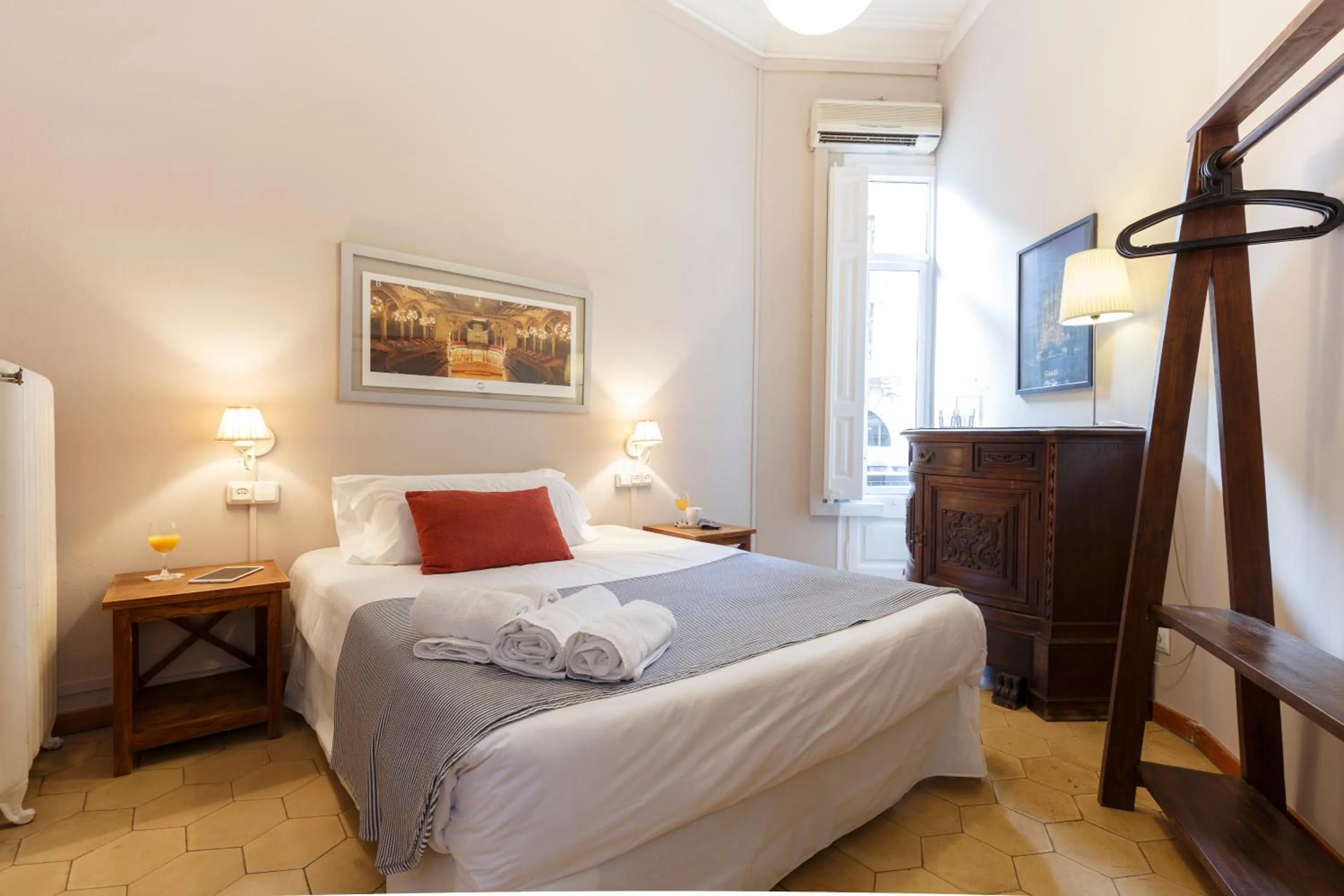 Bedroom, Bed in AinB B&B Born-Via Laietana