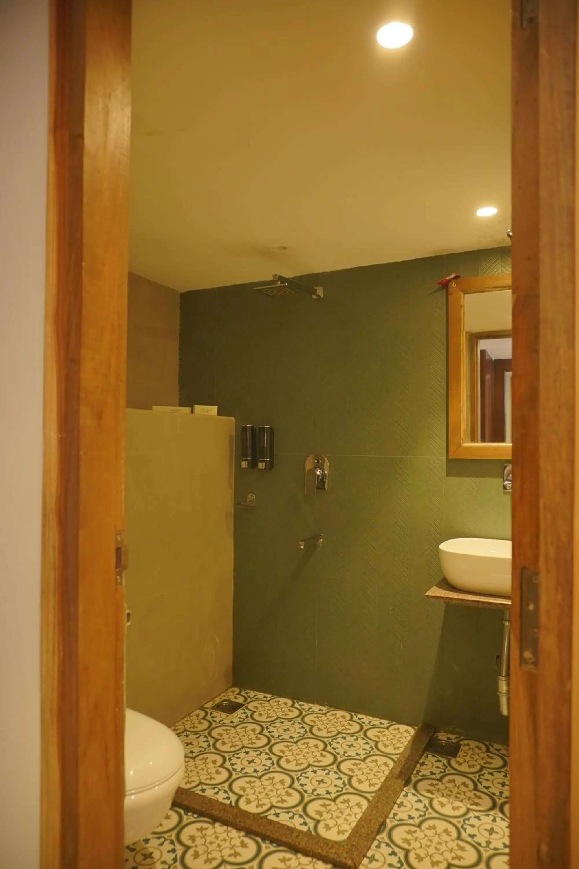 Bathroom in Sangam by Stotrak, Jhula Ghar Mussoorie