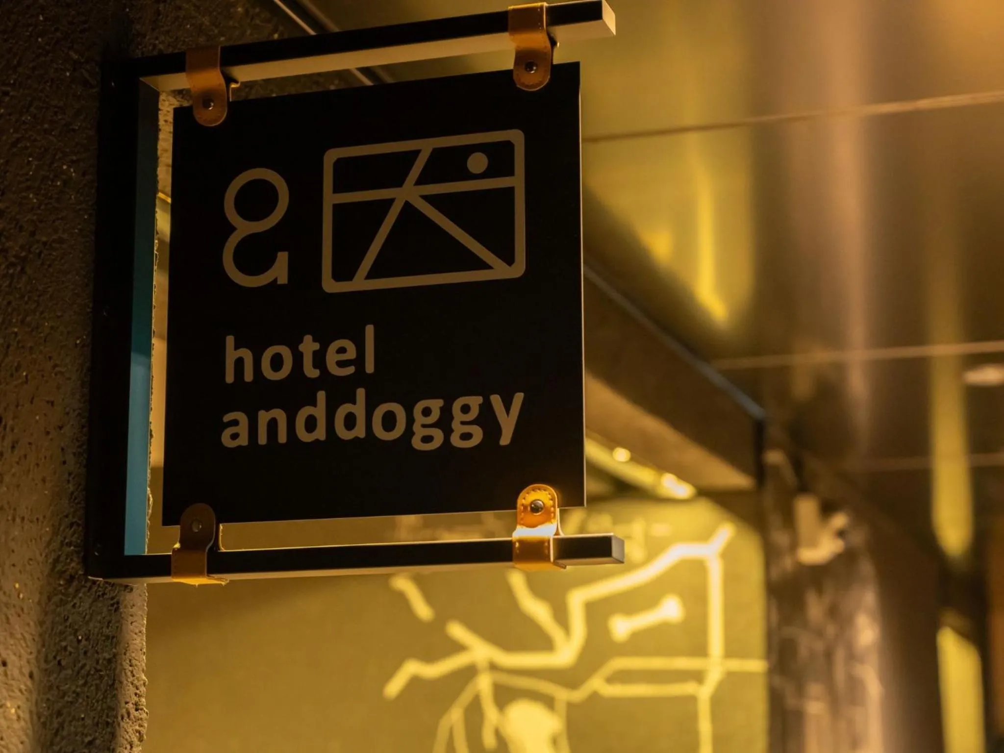 Logo/Certificate/Sign in hotel anddoggy Kyoto Nijo