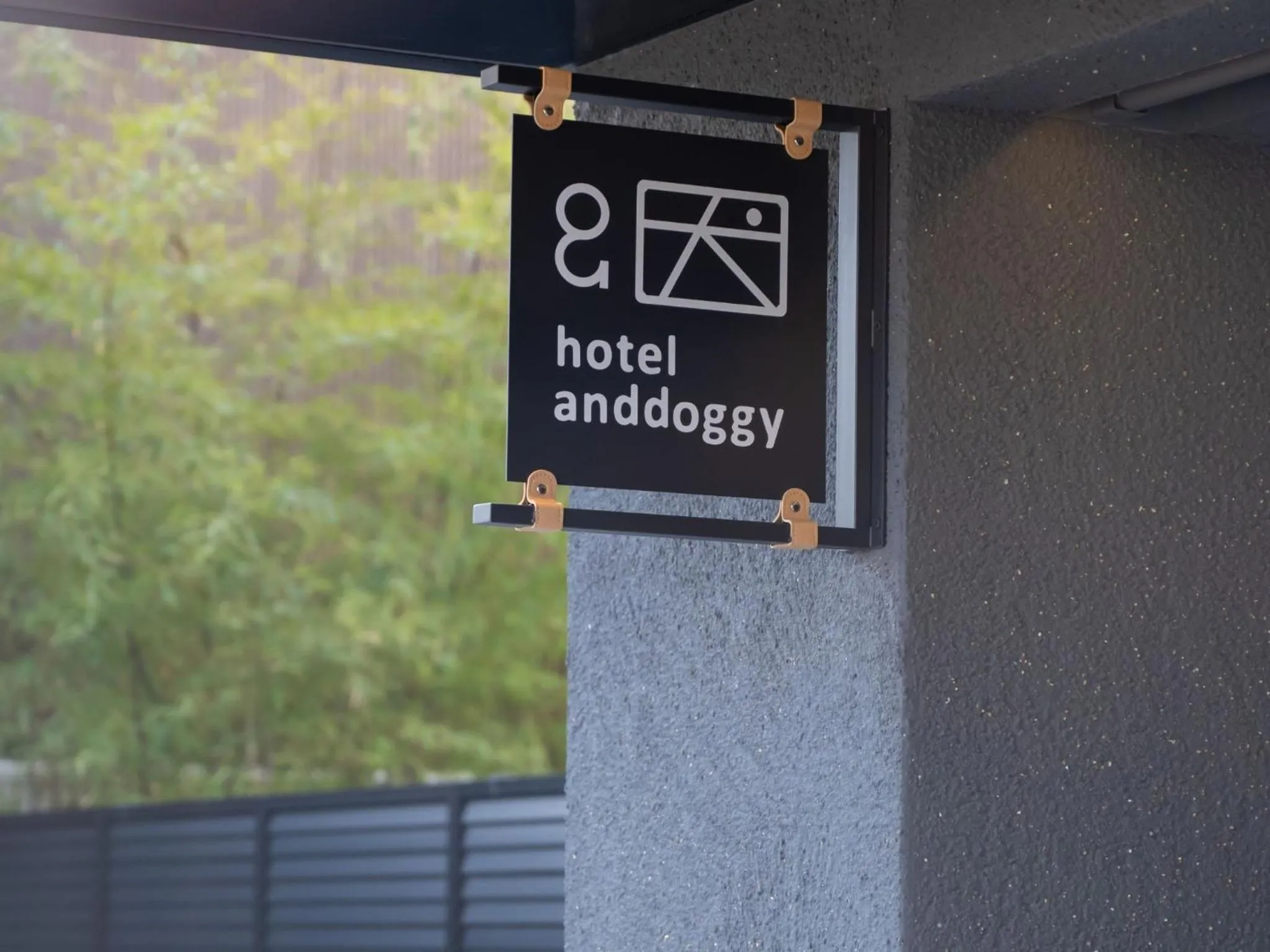 Logo/Certificate/Sign in hotel anddoggy Kyoto Nijo
