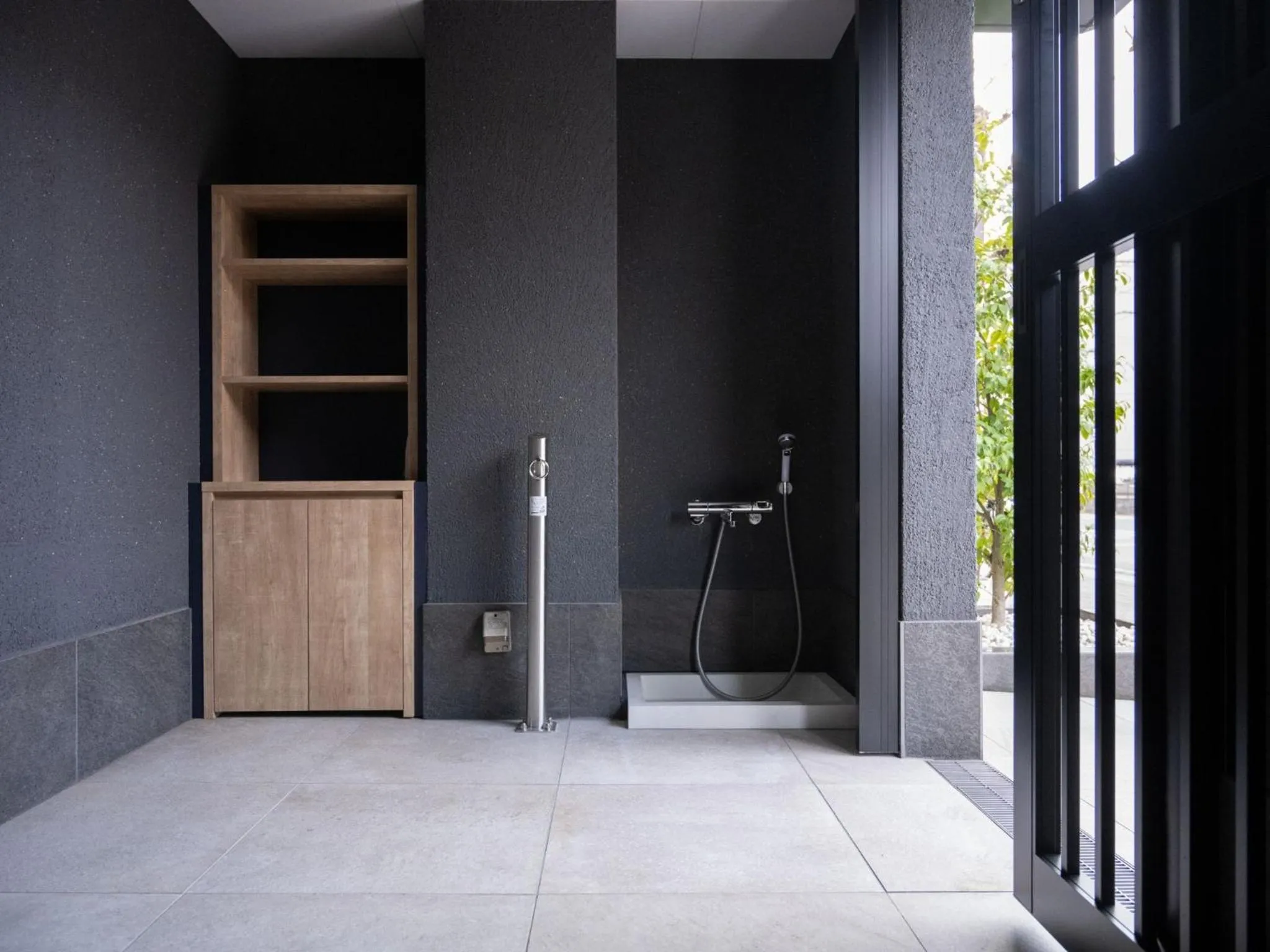 Shower in hotel anddoggy Kyoto Nijo