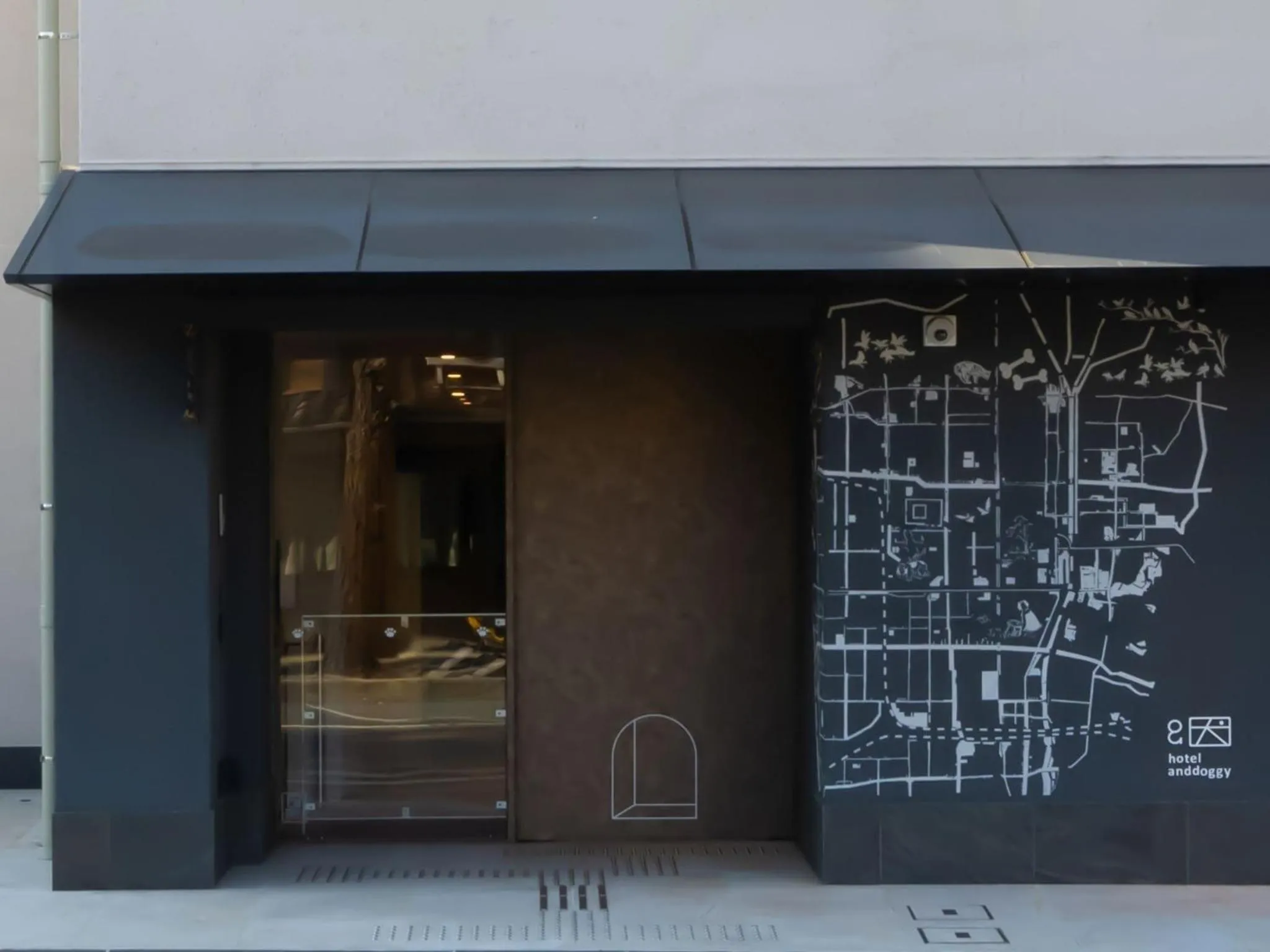 Facade/entrance in hotel anddoggy Kyoto Nijo