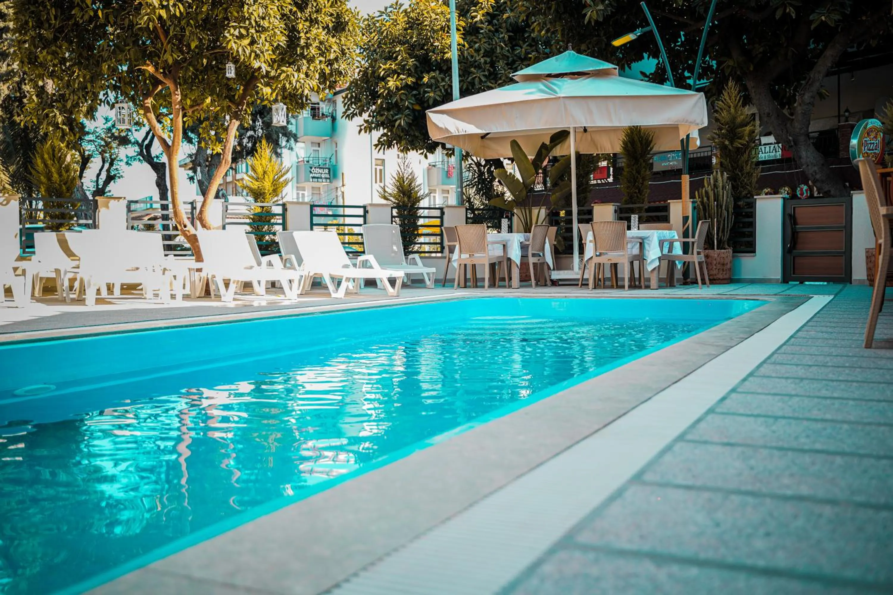 People in Han Apart Hotel Side