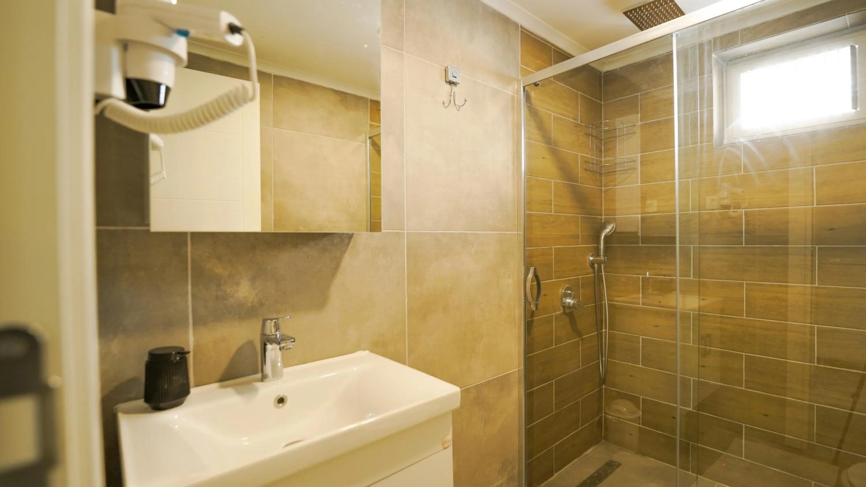 Shower in Han Apart Hotel Side