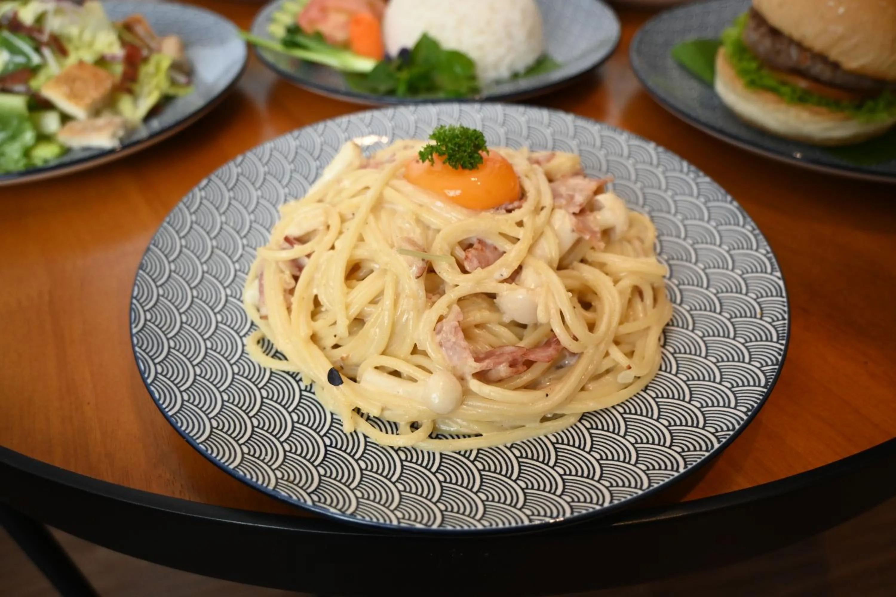 Restaurant/places to eat in WH Hotel 310