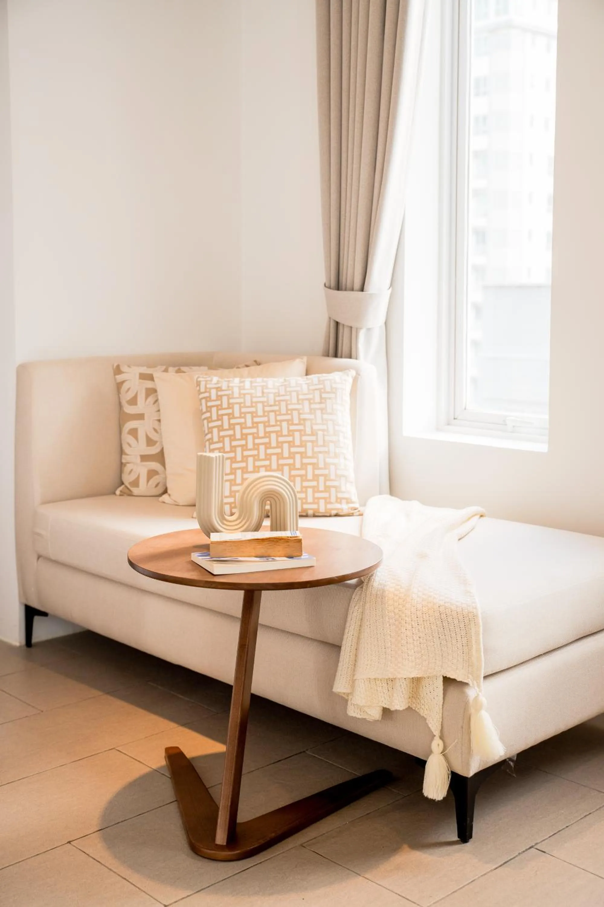 Living room, Bed in WH Hotel 310