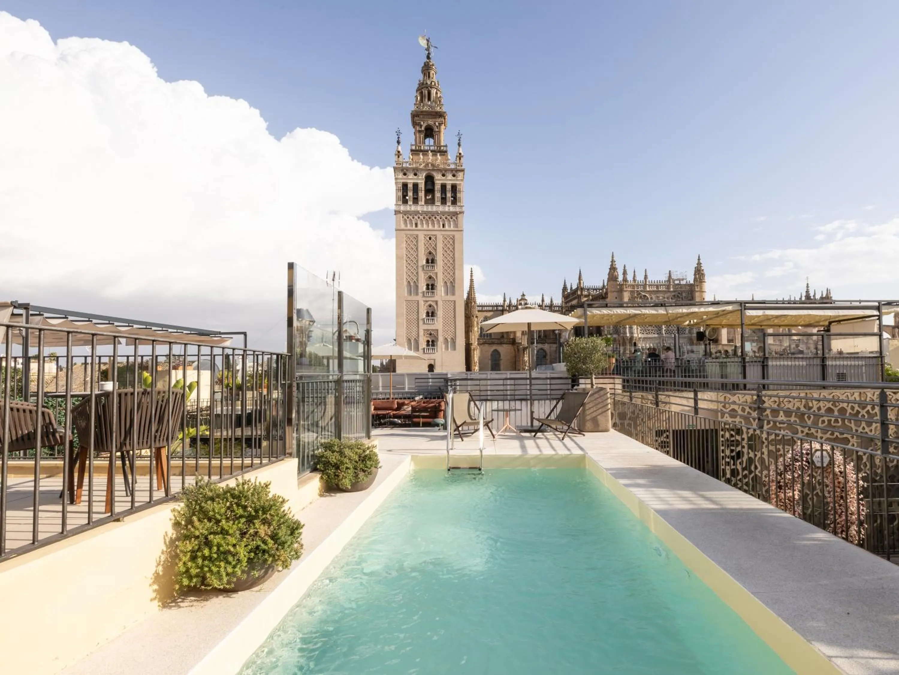 Swimming pool in EME Catedral Mercer Hotel