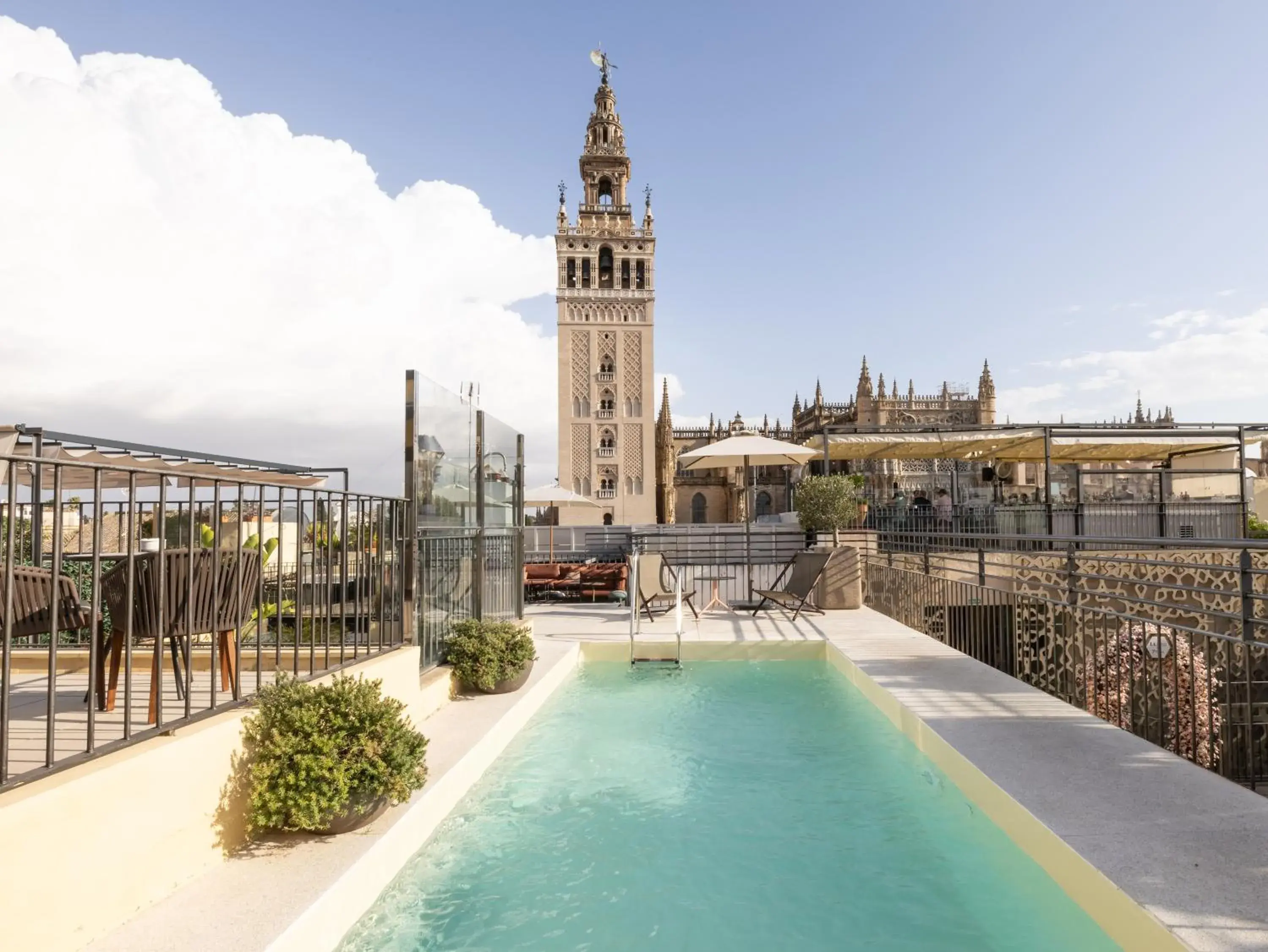 Swimming pool in EME Catedral Mercer Hotel Swimming pool in EME Catedral Mercer Hotel