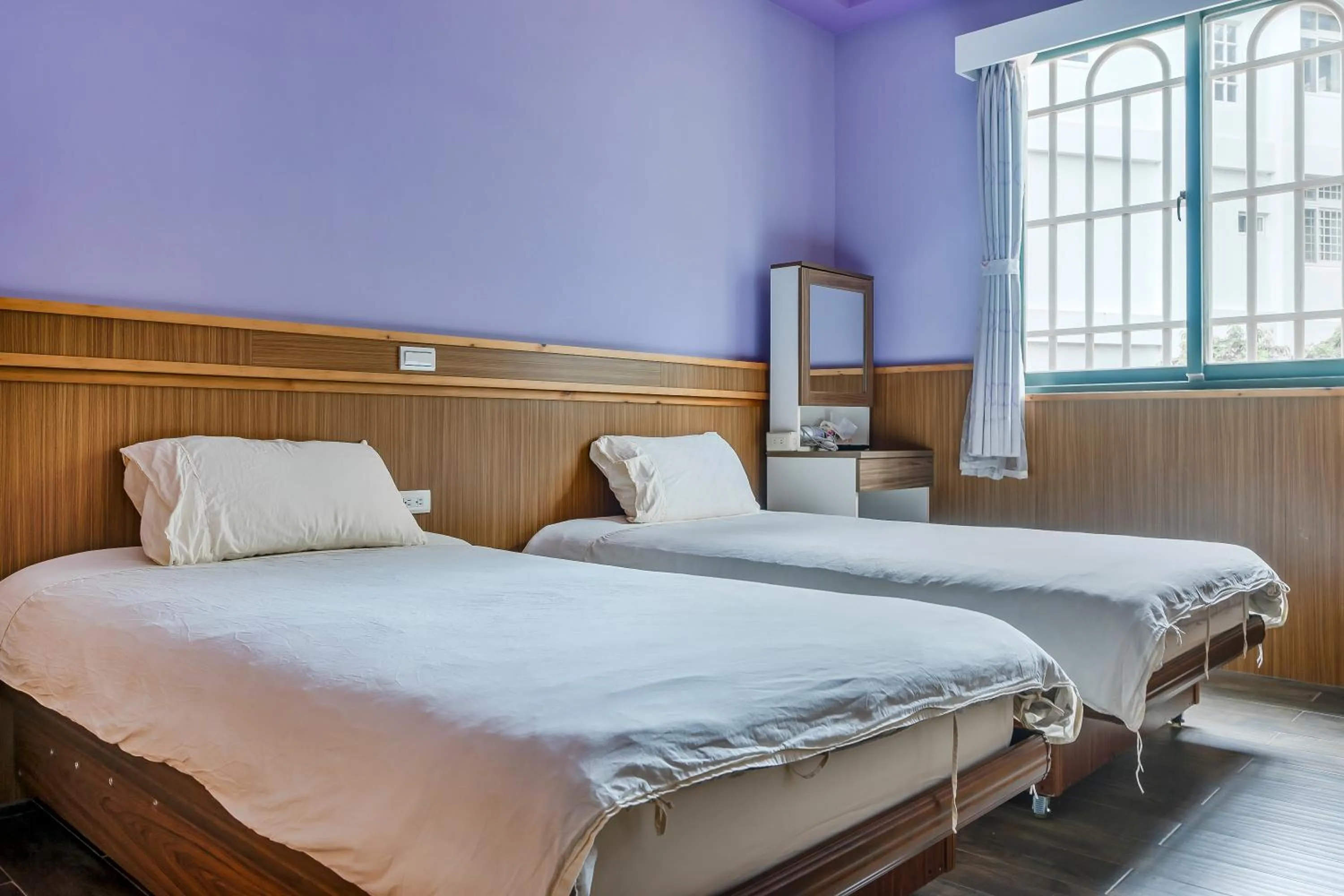 Photo of the whole room, Bed in Green House