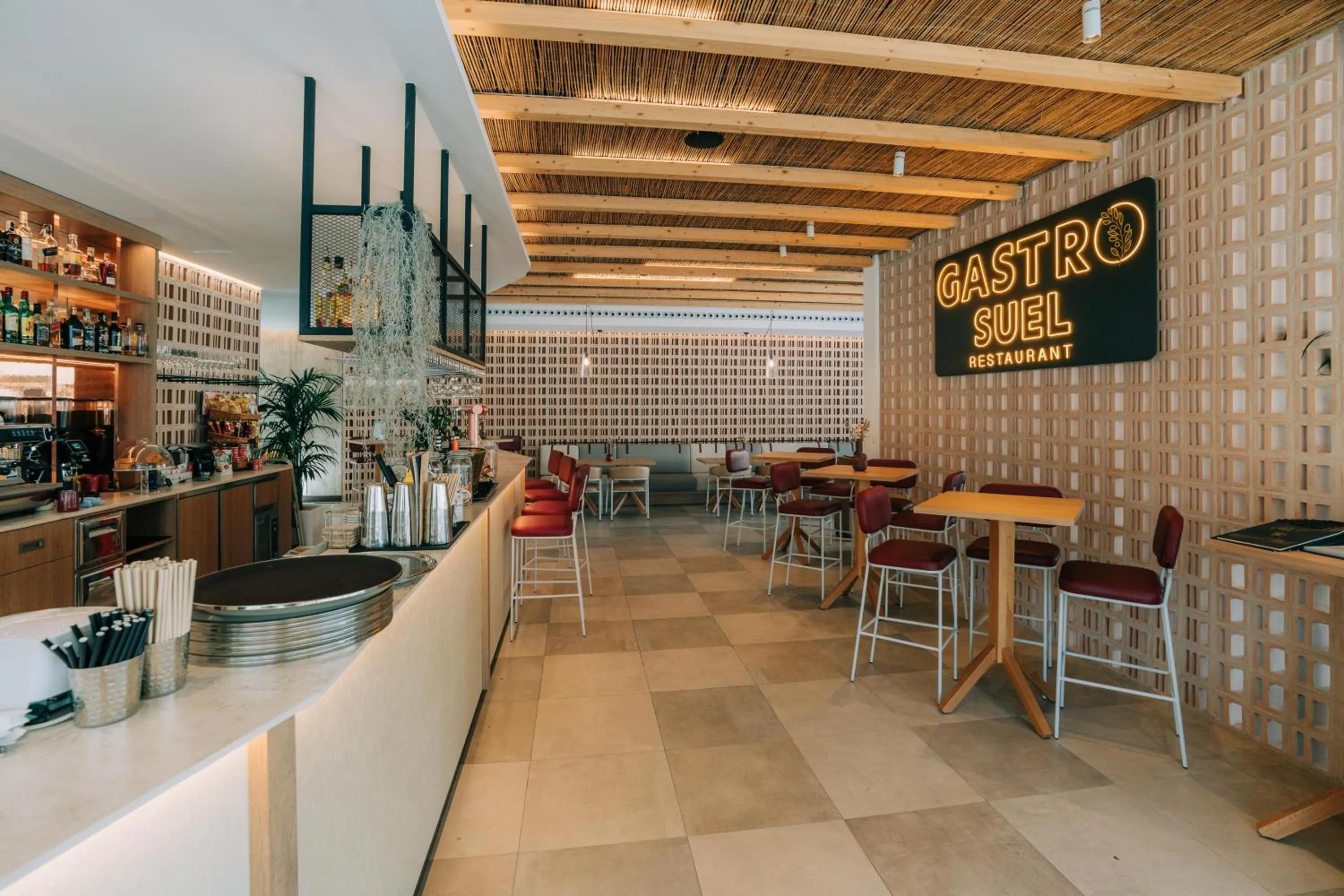 Restaurant/places to eat in Costa del Sol Glamping Village