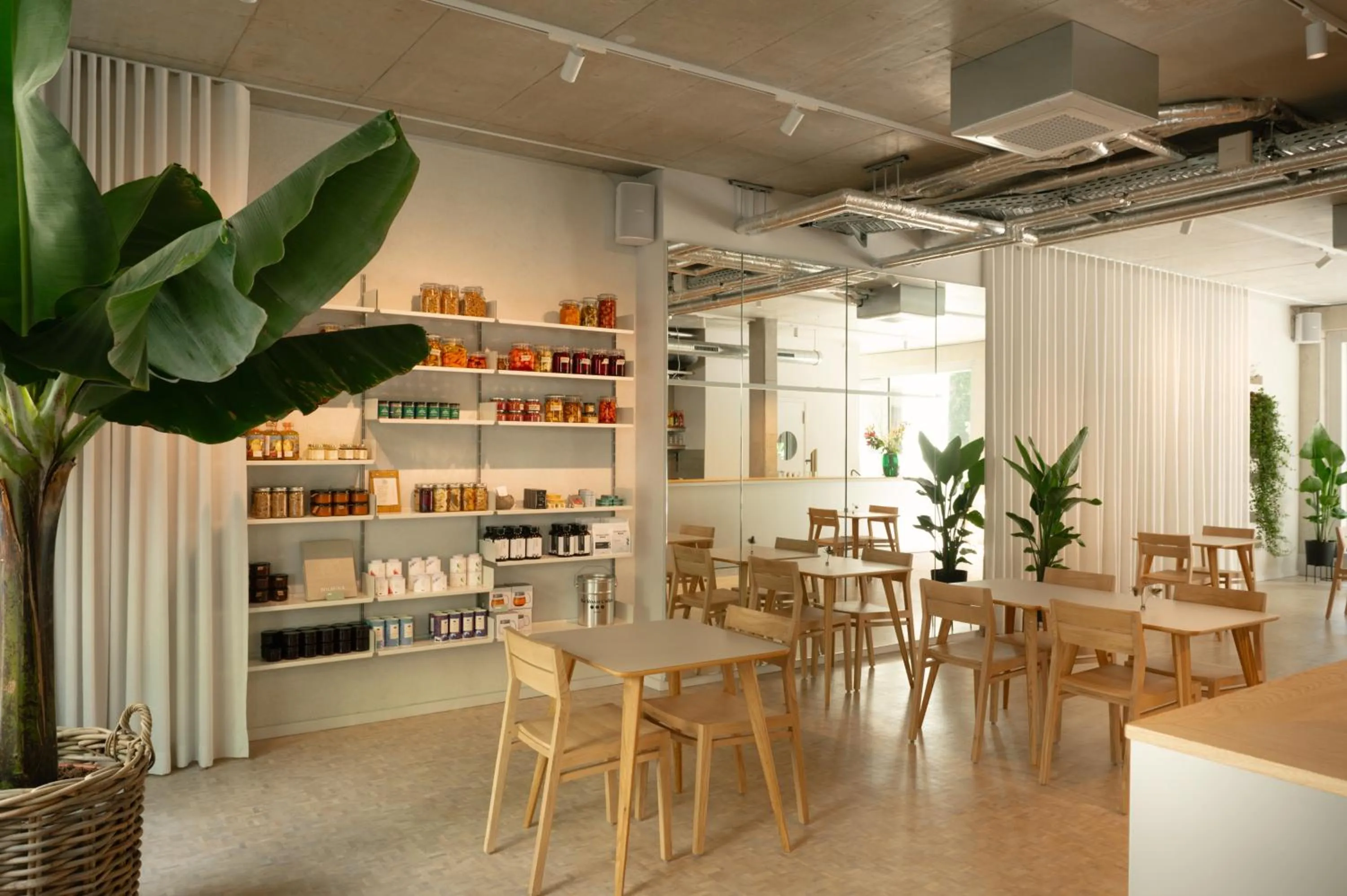 Restaurant/places to eat in Wilmina Apartments & Lofts