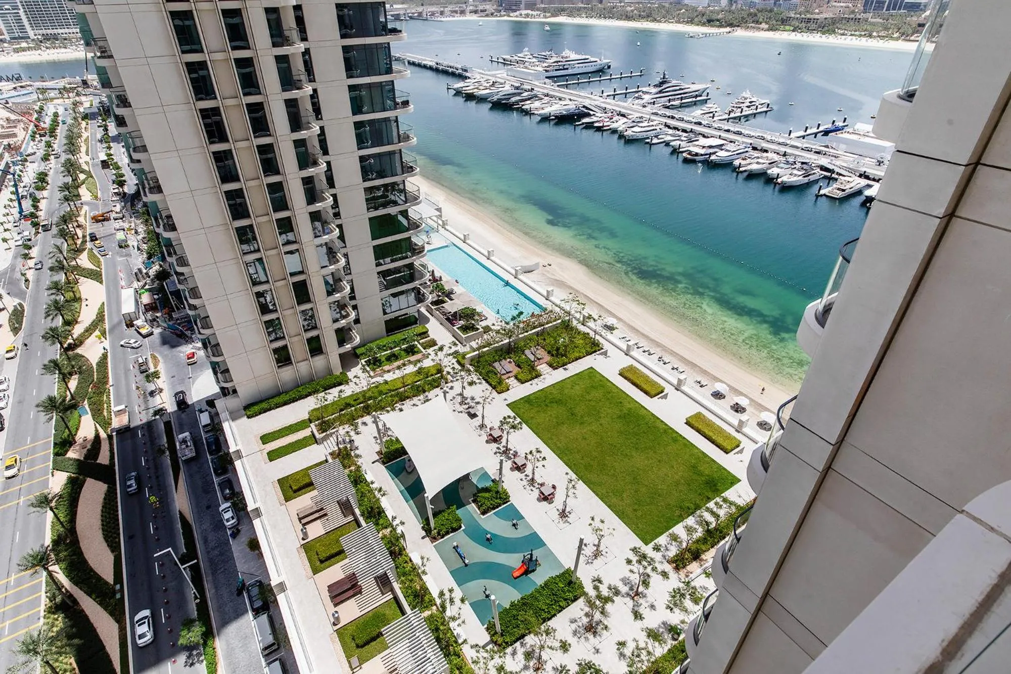 Bird's eye view in Chic Apartments in Marina Vista Emaar Beachfront