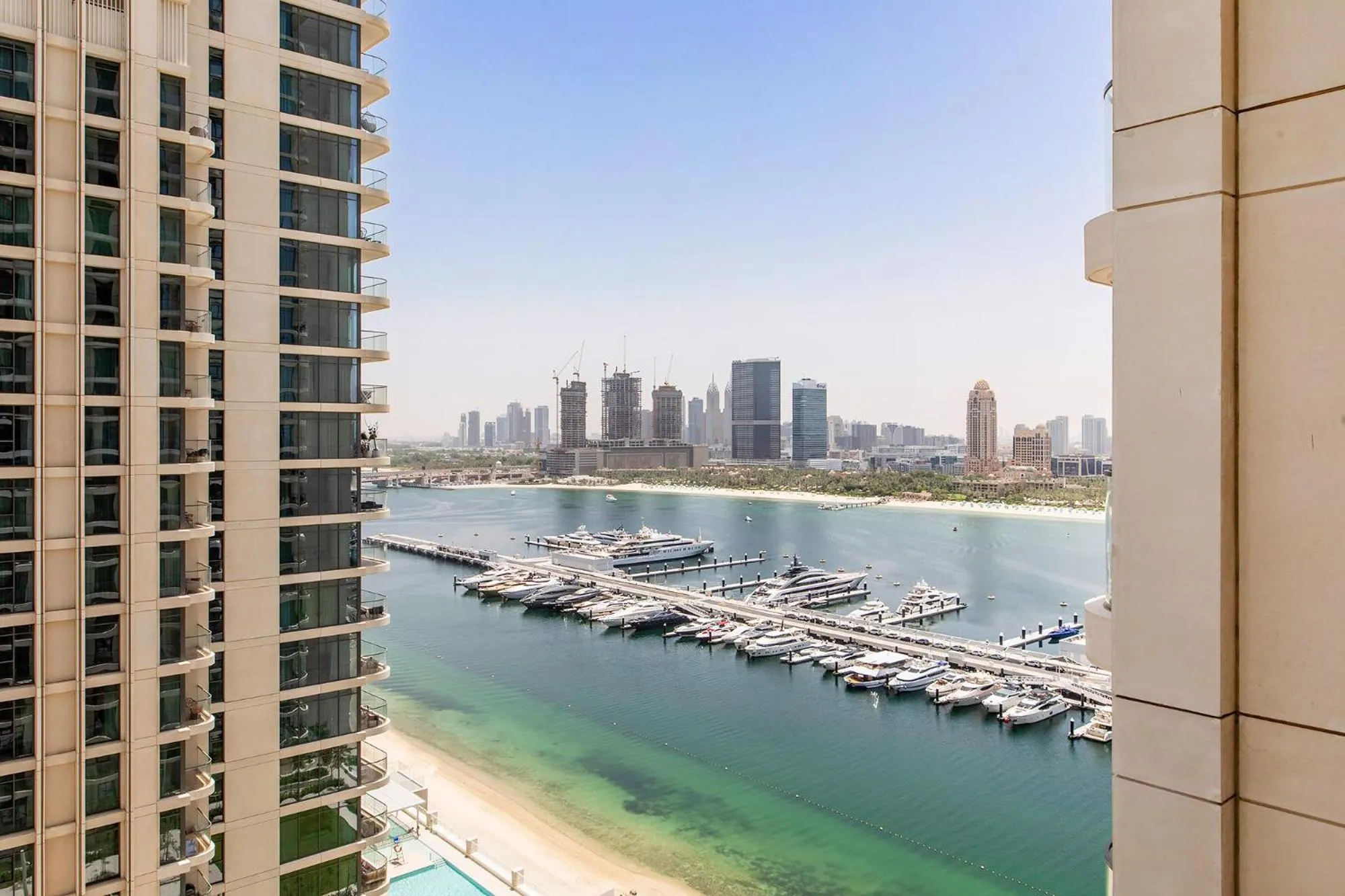 City view in Chic Apartments in Marina Vista Emaar Beachfront