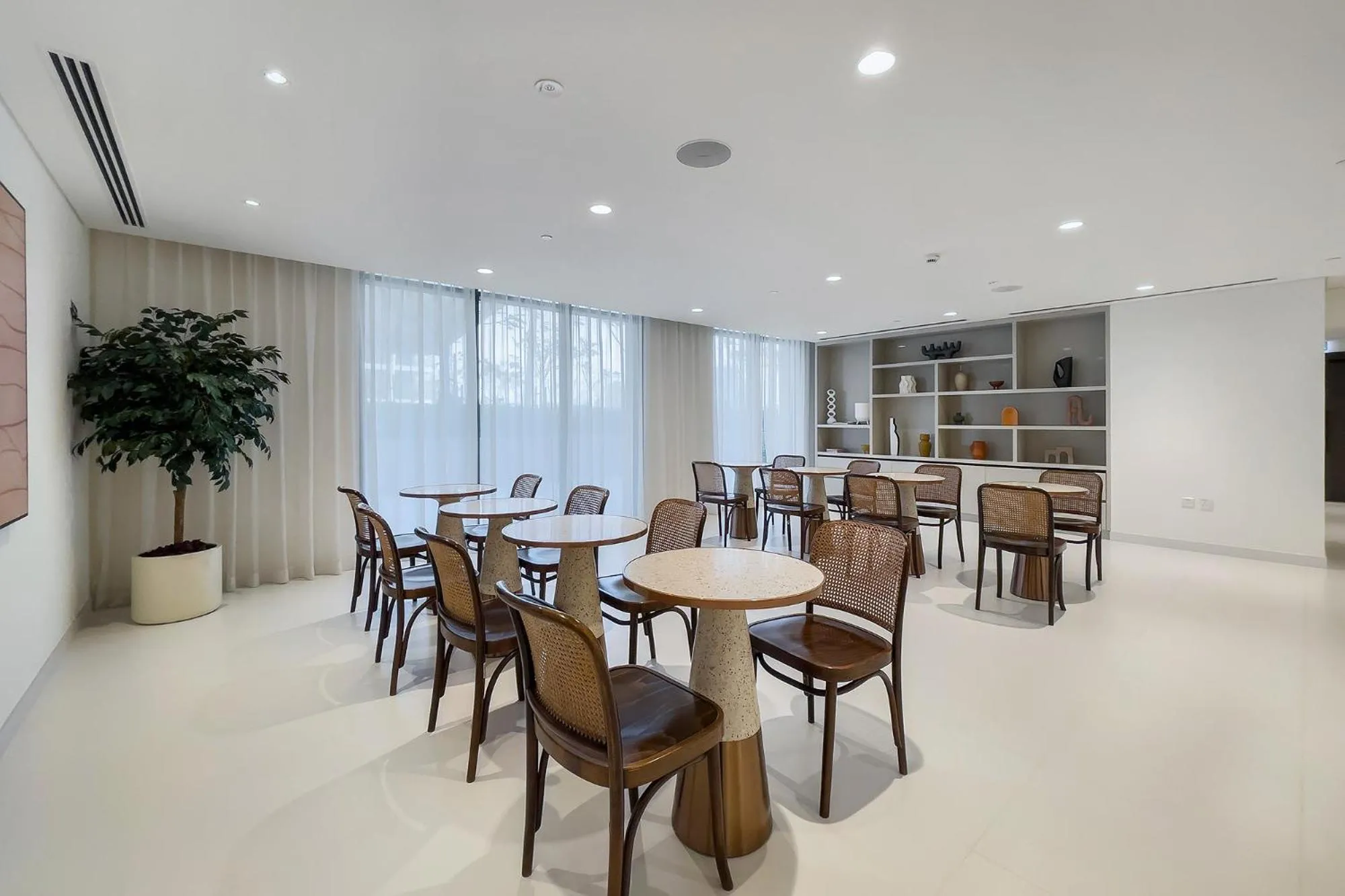 Business facilities in Chic Apartments in Marina Vista Emaar Beachfront