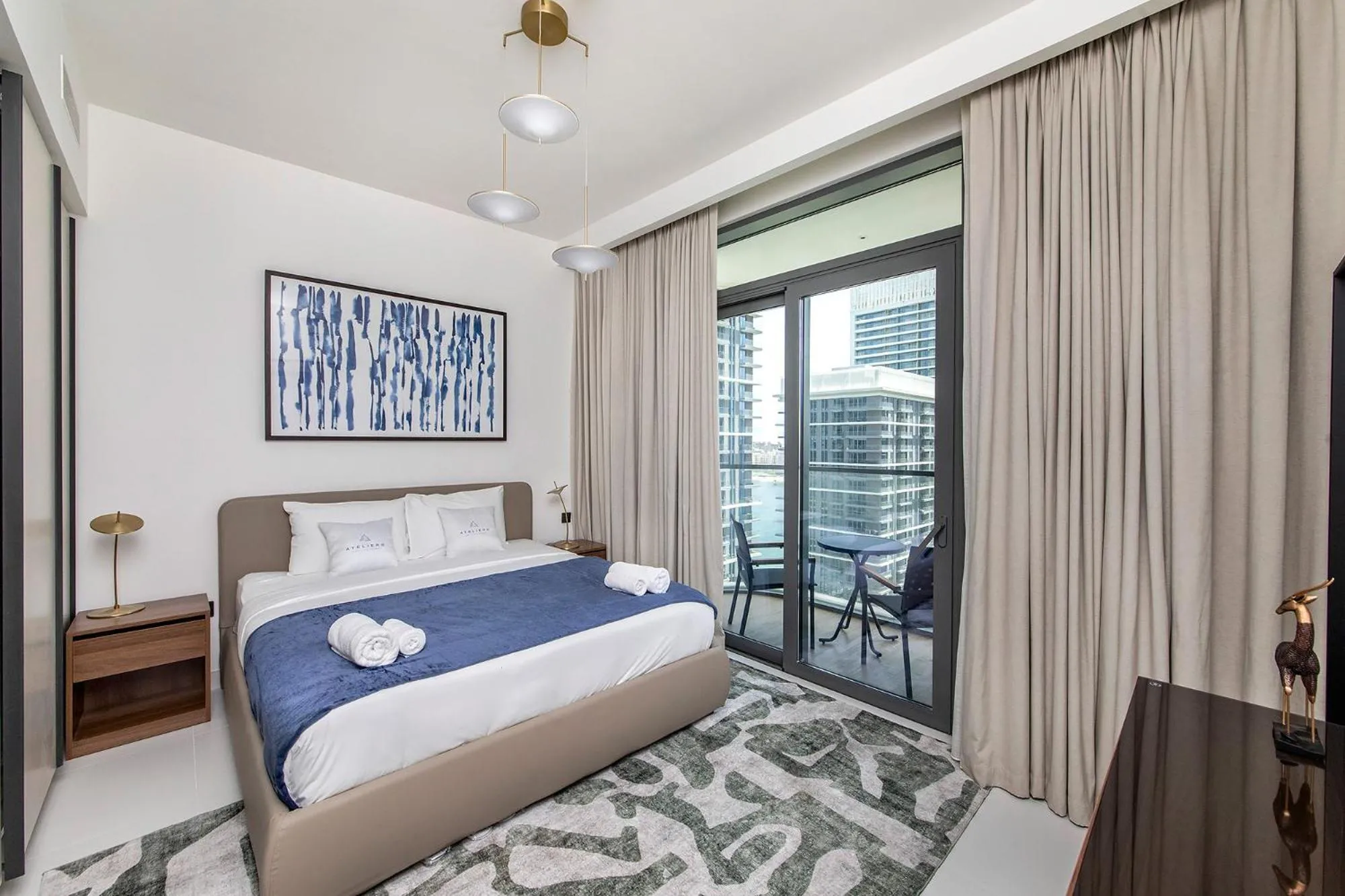 Bed in Chic Apartments in Marina Vista Emaar Beachfront