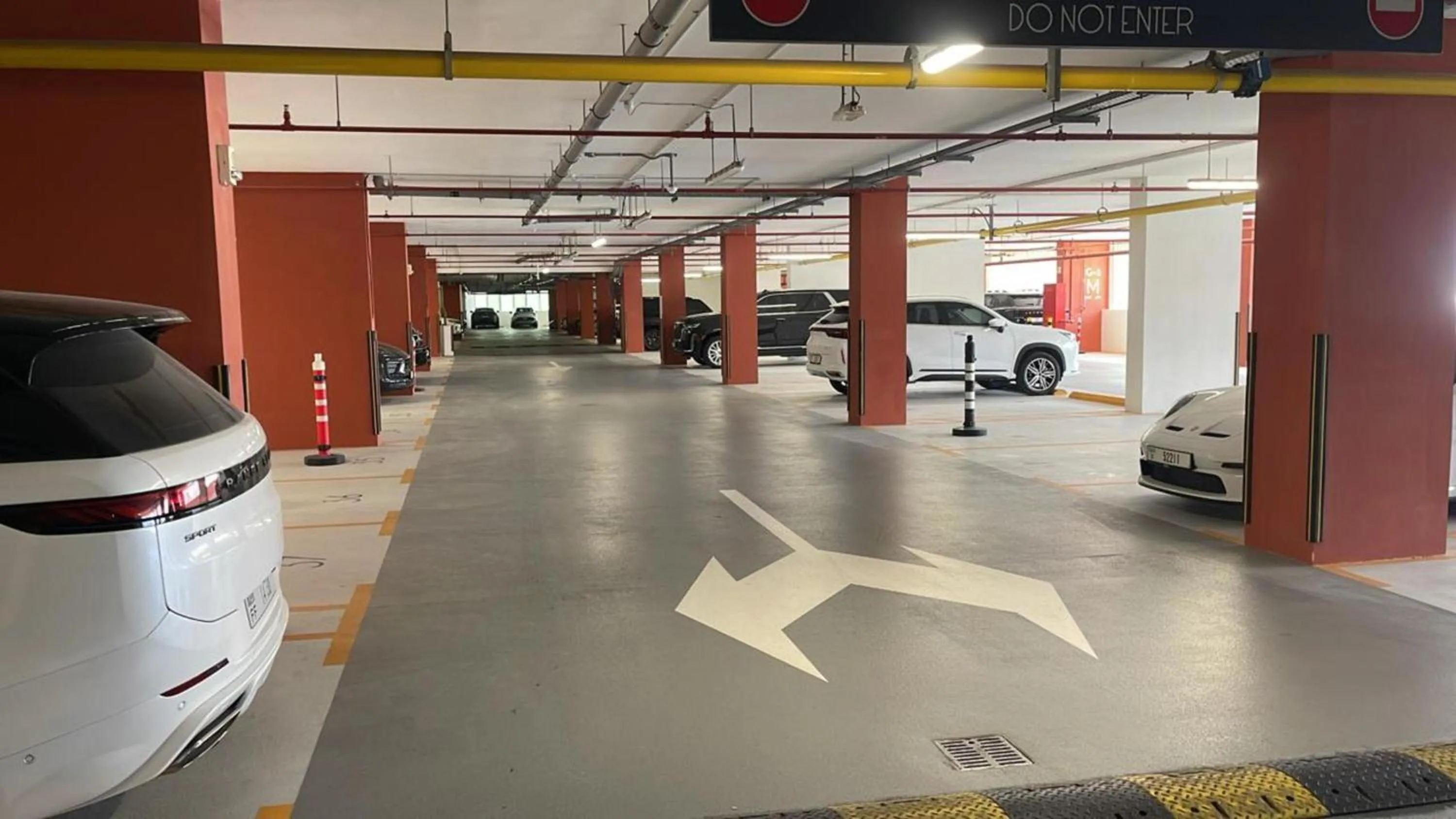 Parking in Chic Apartments in Marina Vista Emaar Beachfront