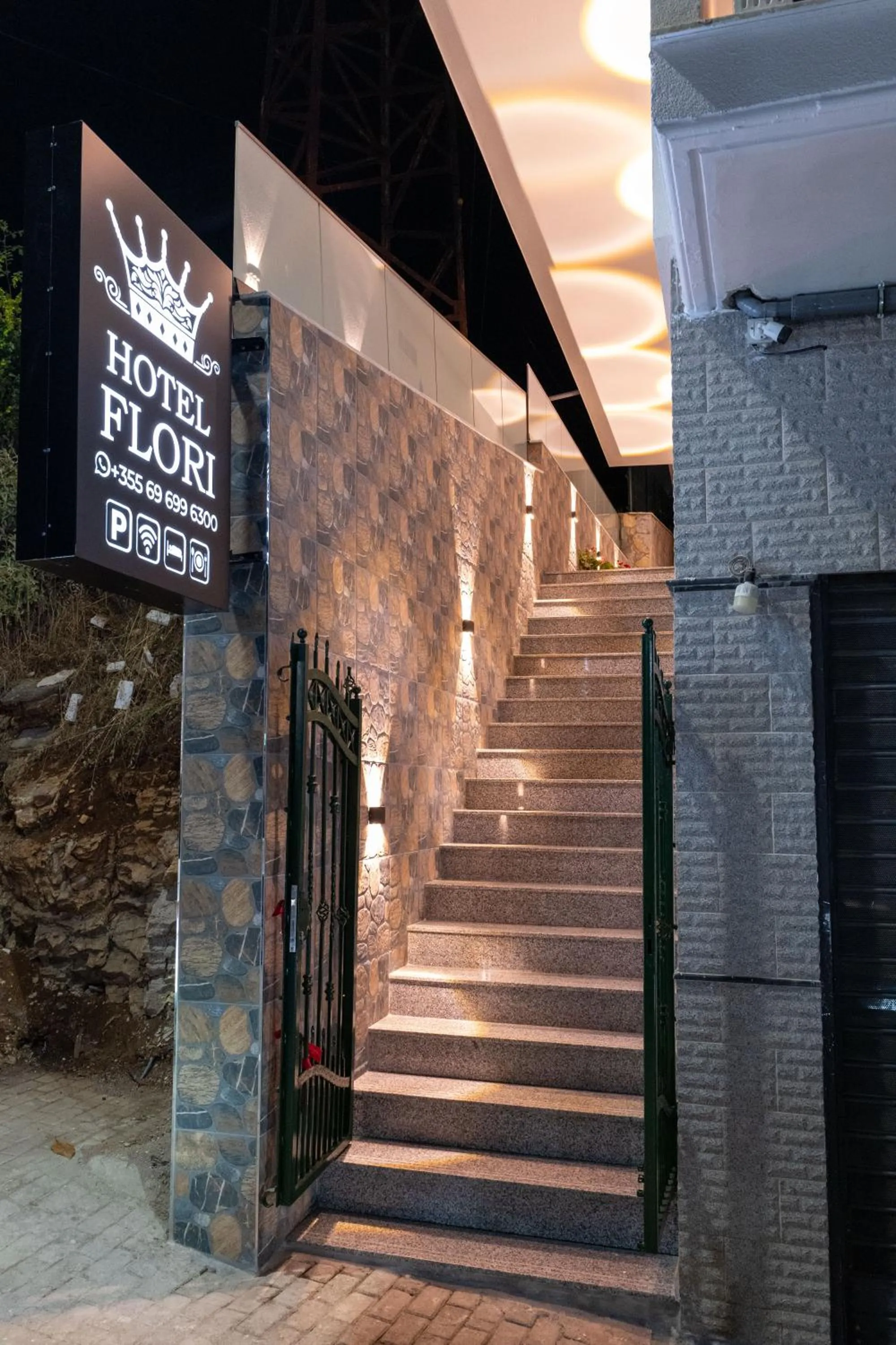 Night in Hotel Flori