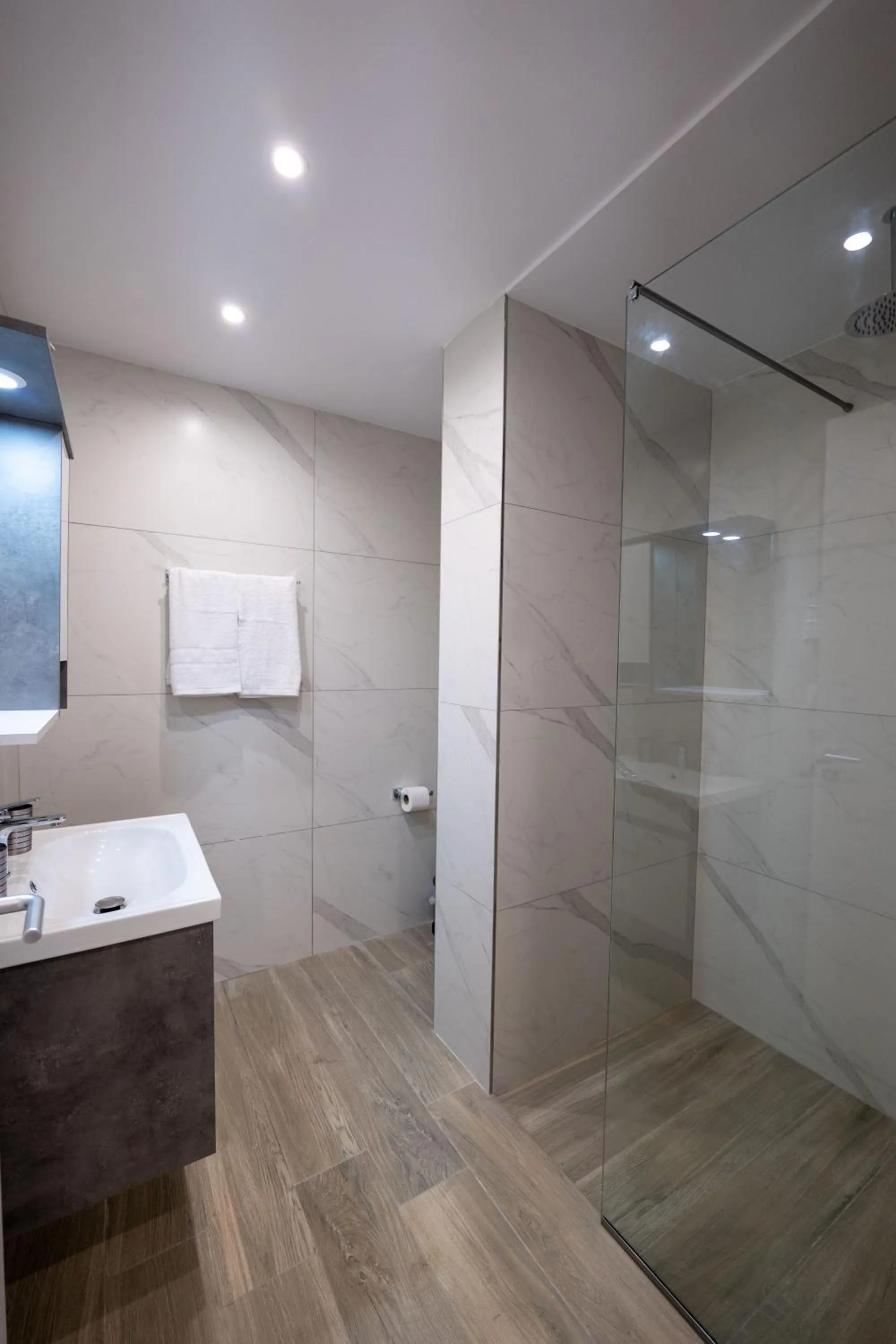 Shower in Hotel Flori