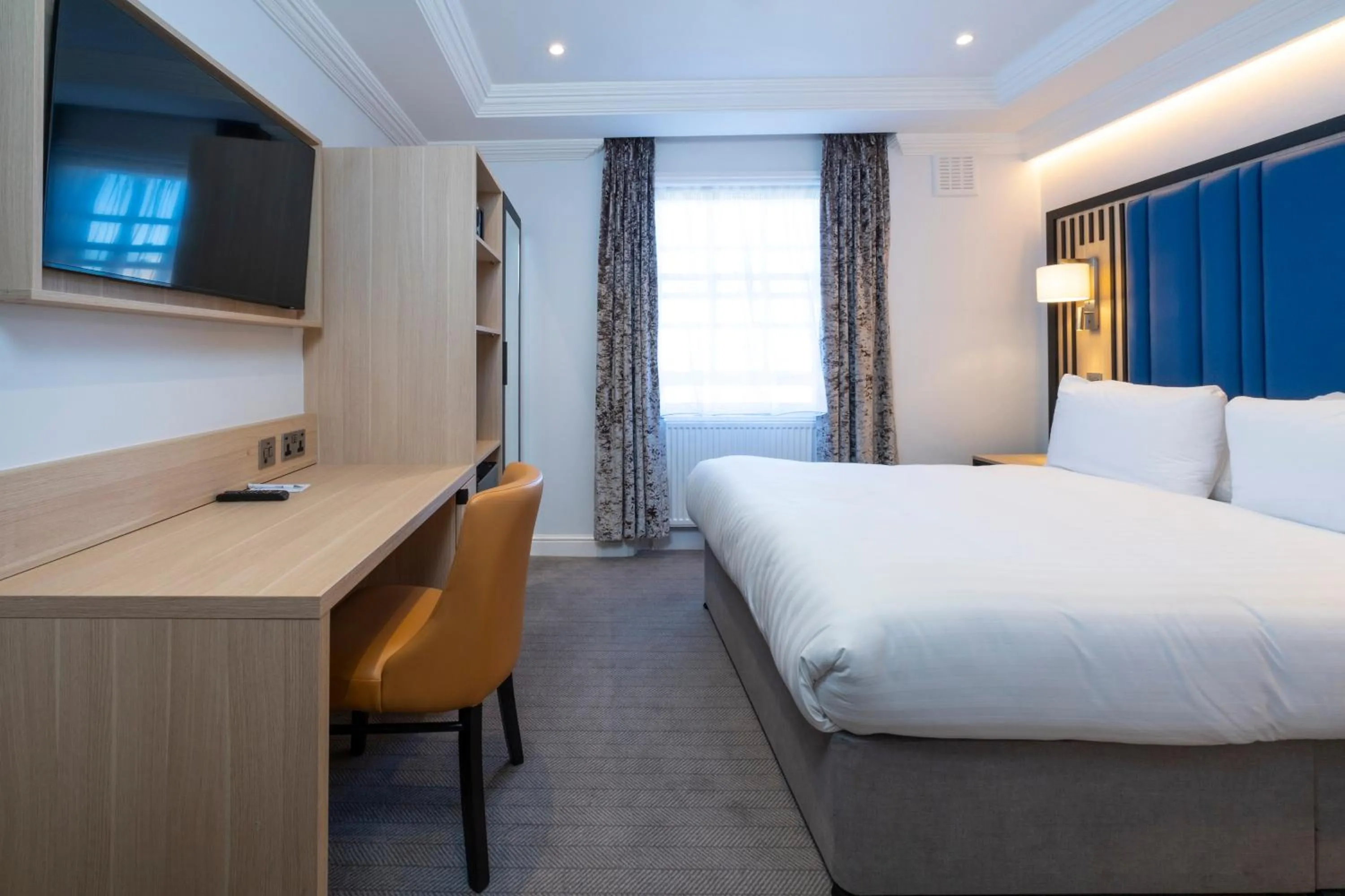 Bed in Best Western Victoria Palace