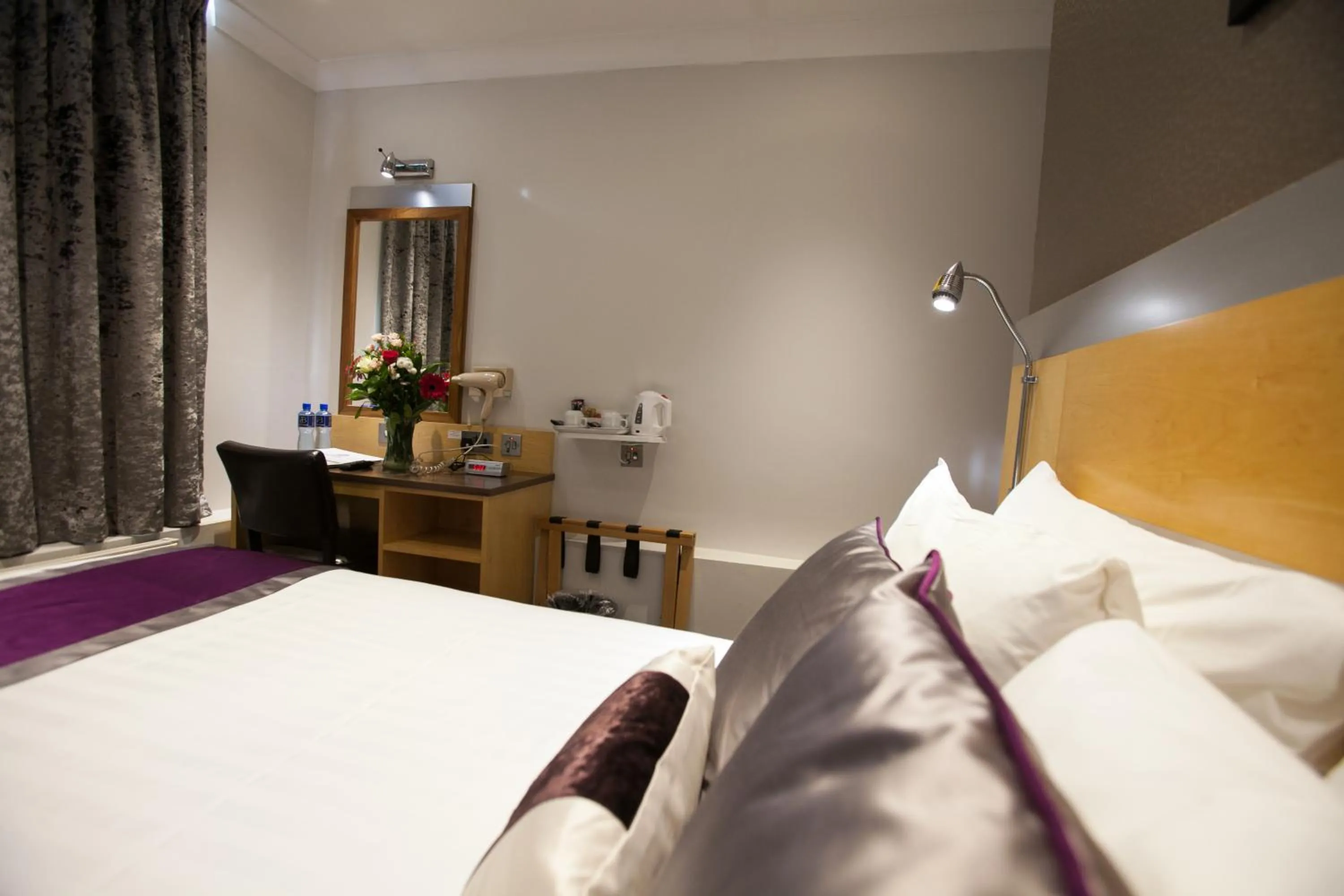 Bed in Best Western Victoria Palace