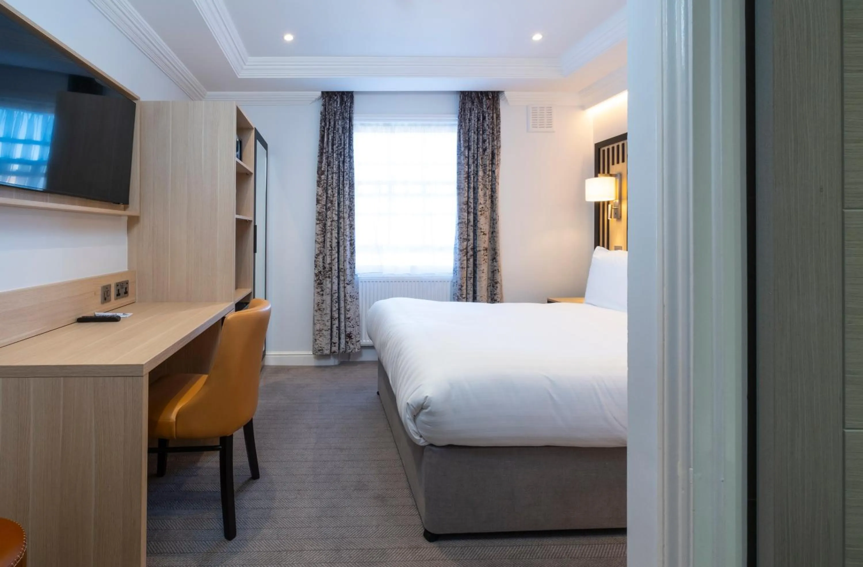 Bed in Best Western Victoria Palace