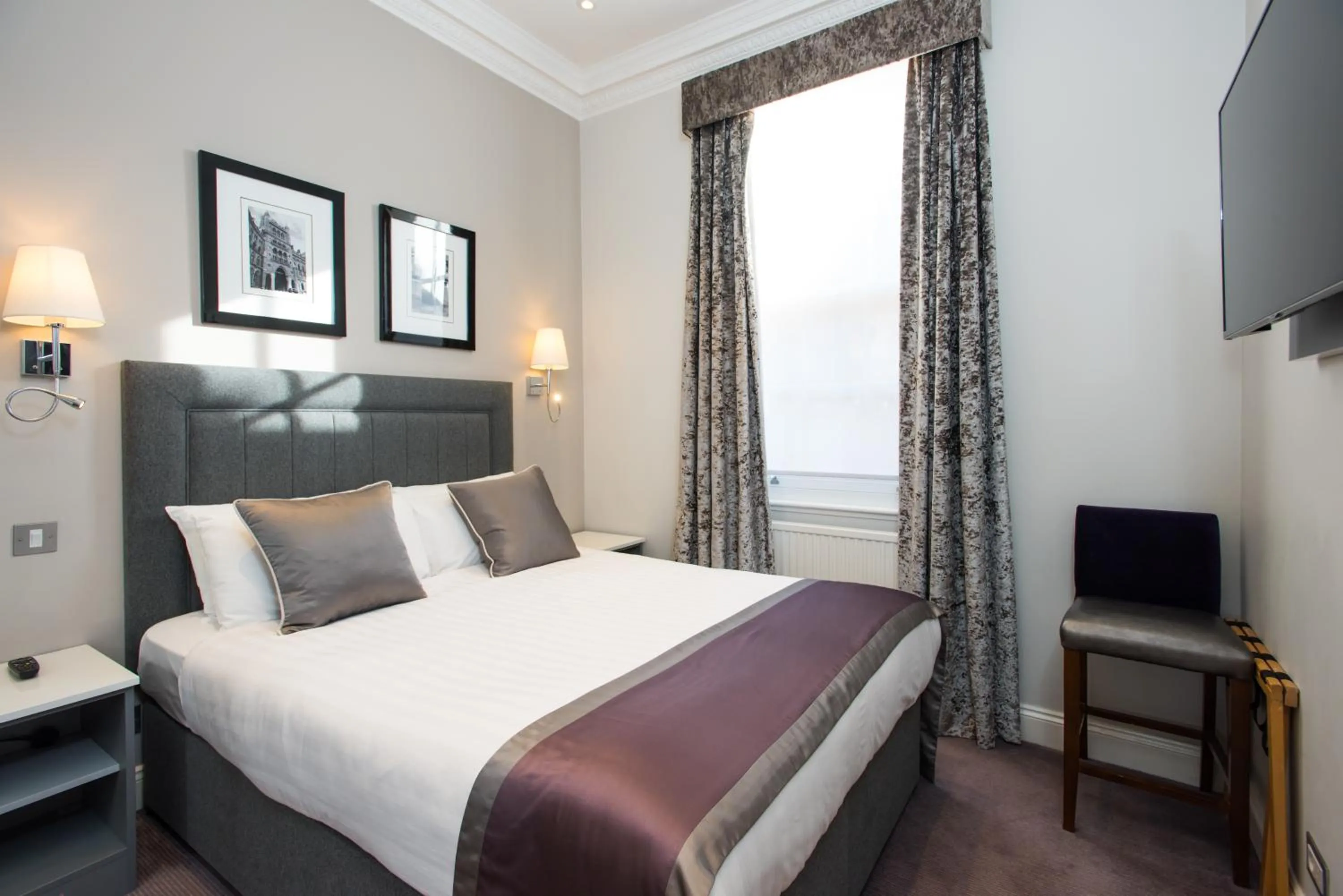 Bed in Best Western Victoria Palace