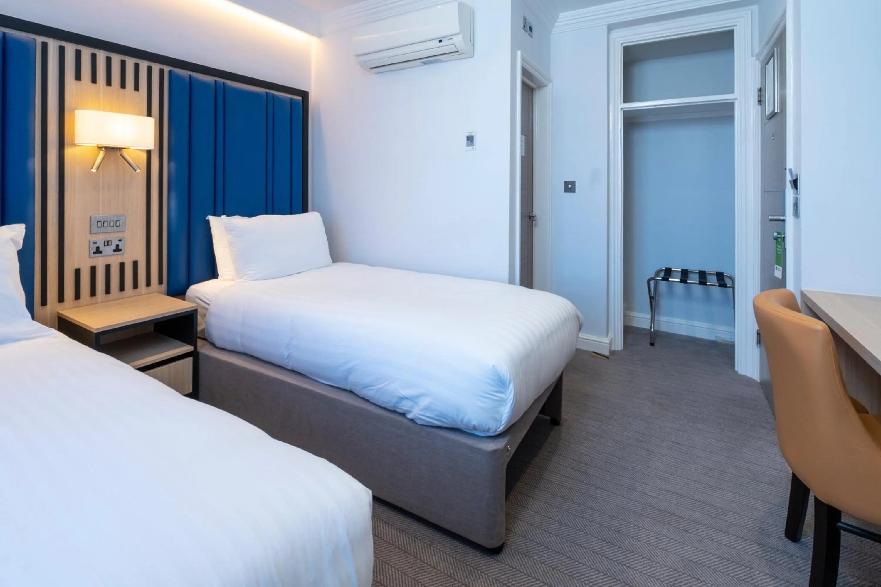 Bed in Best Western Victoria Palace