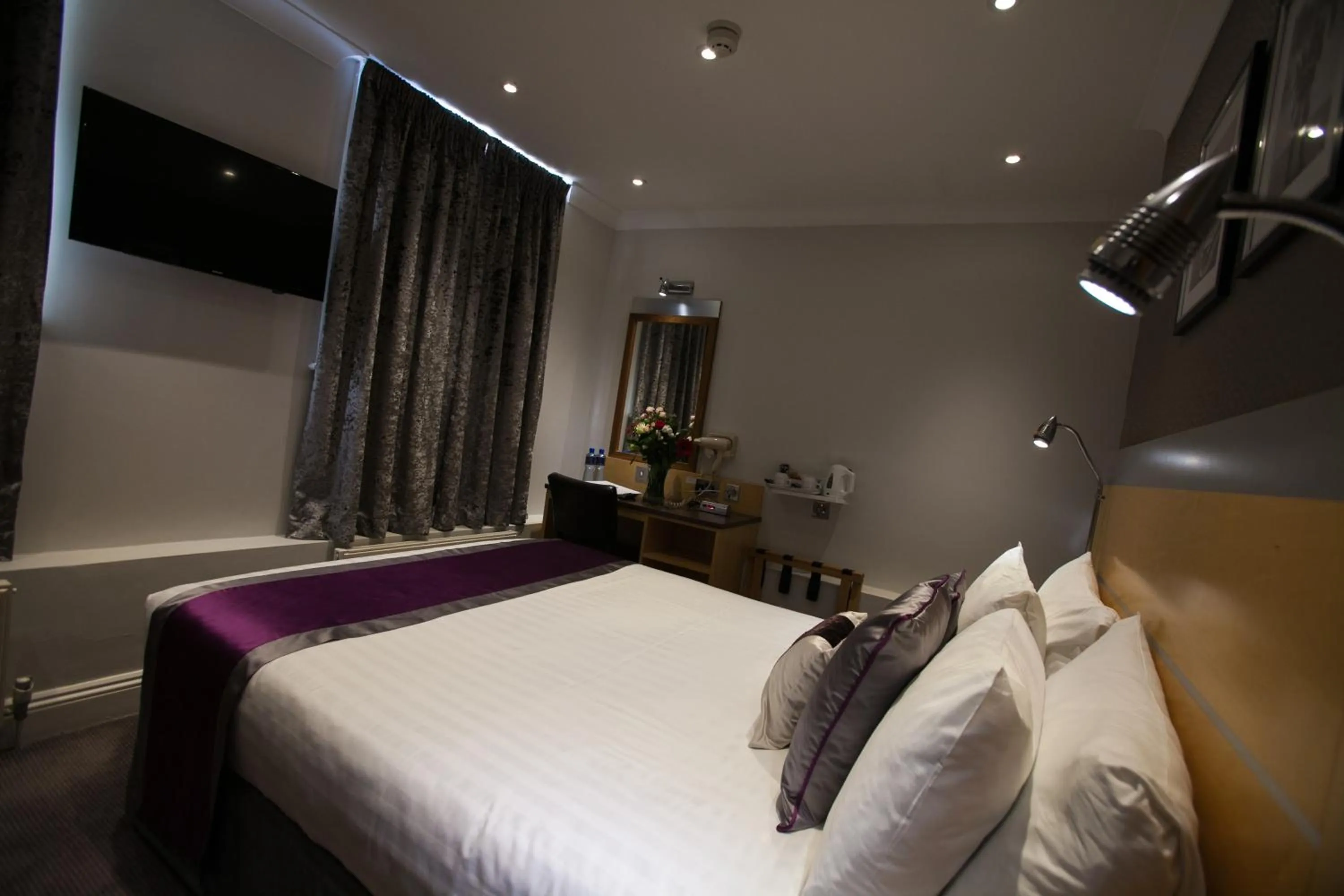 Bed in Best Western Victoria Palace