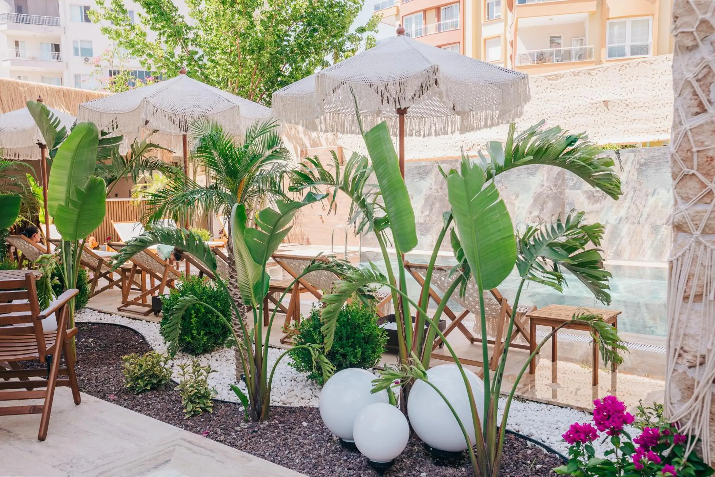 Property building in Los Suites Property building in Los Suites