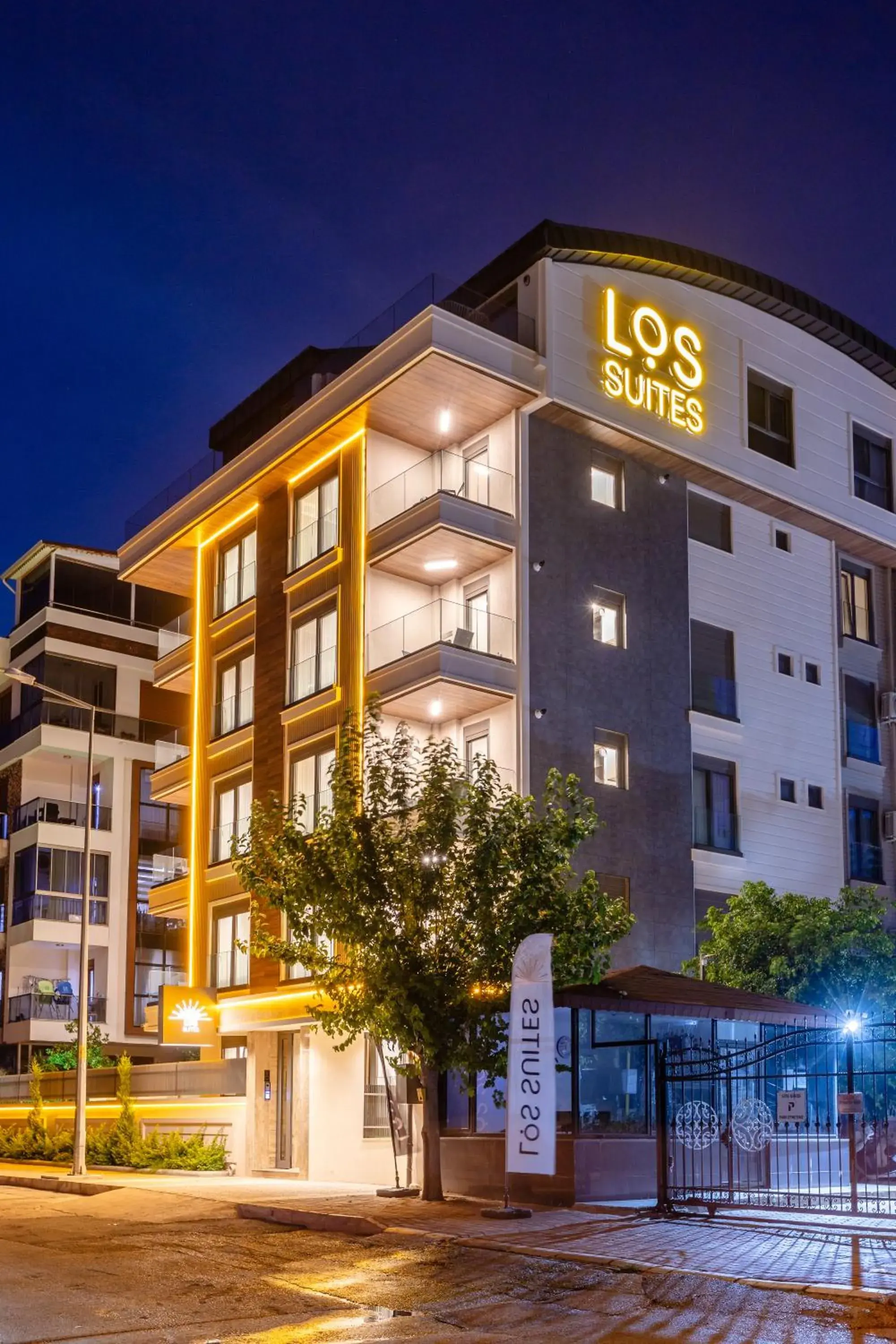 Property building in Los Suites Property building in Los Suites