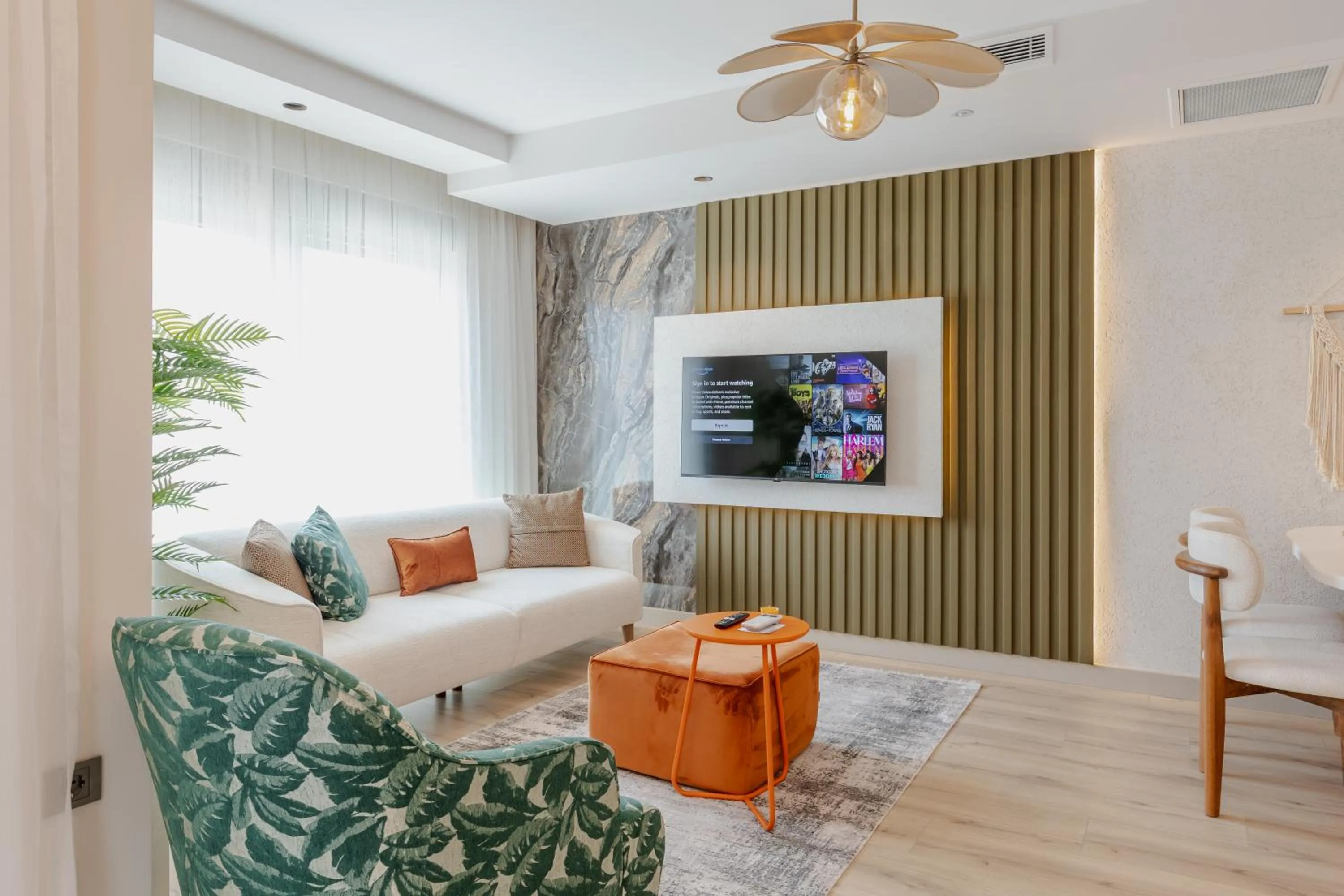 Communal lounge/ TV room in Los Suites