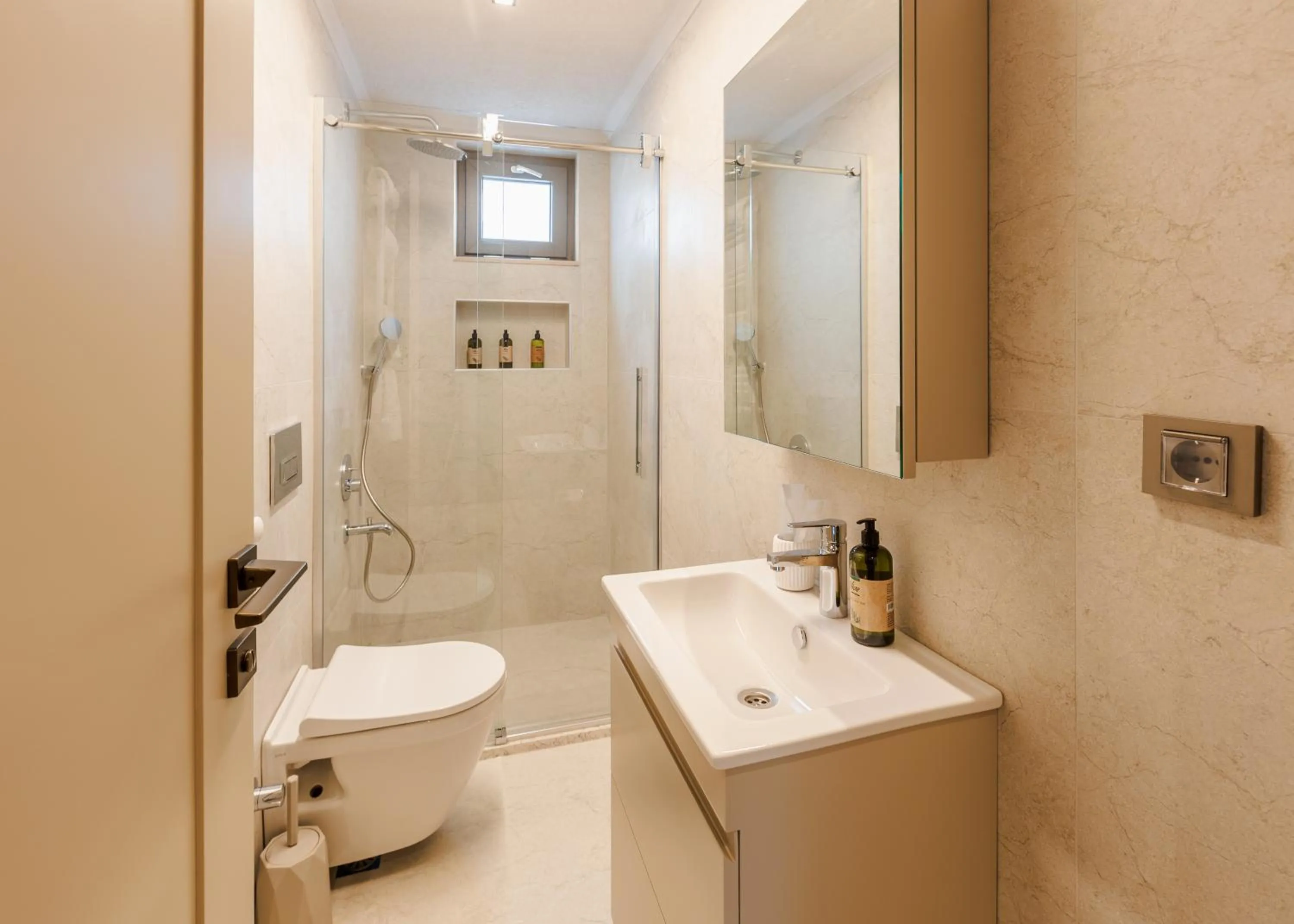 Shower in Los Suites