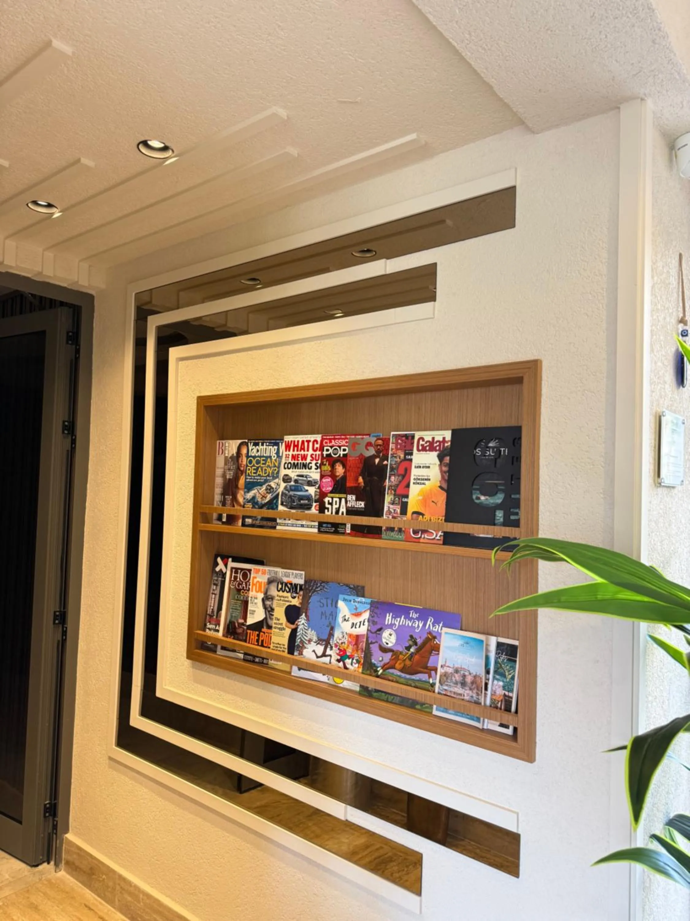 Library in Los Suites