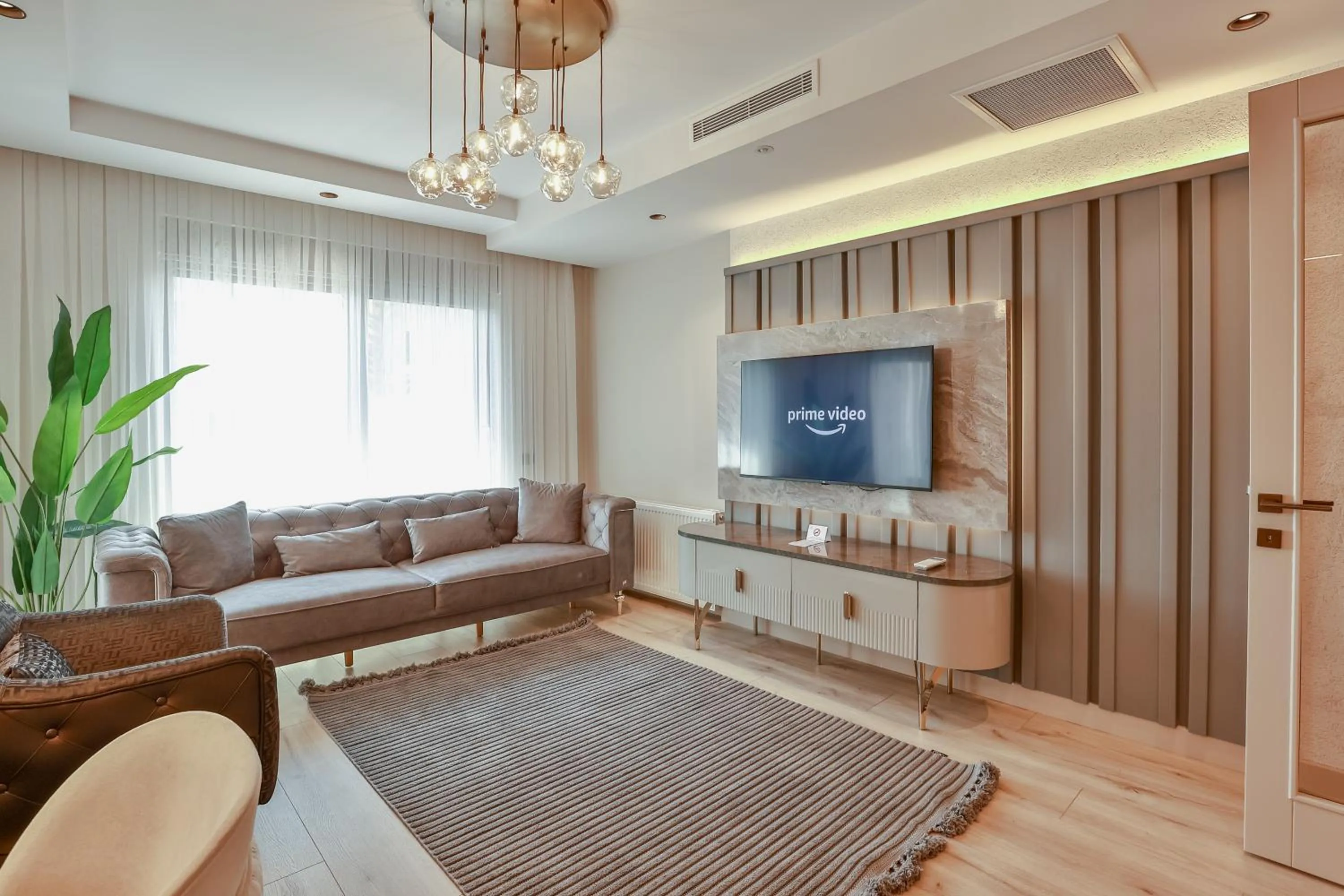 Communal lounge/ TV room in Los Suites