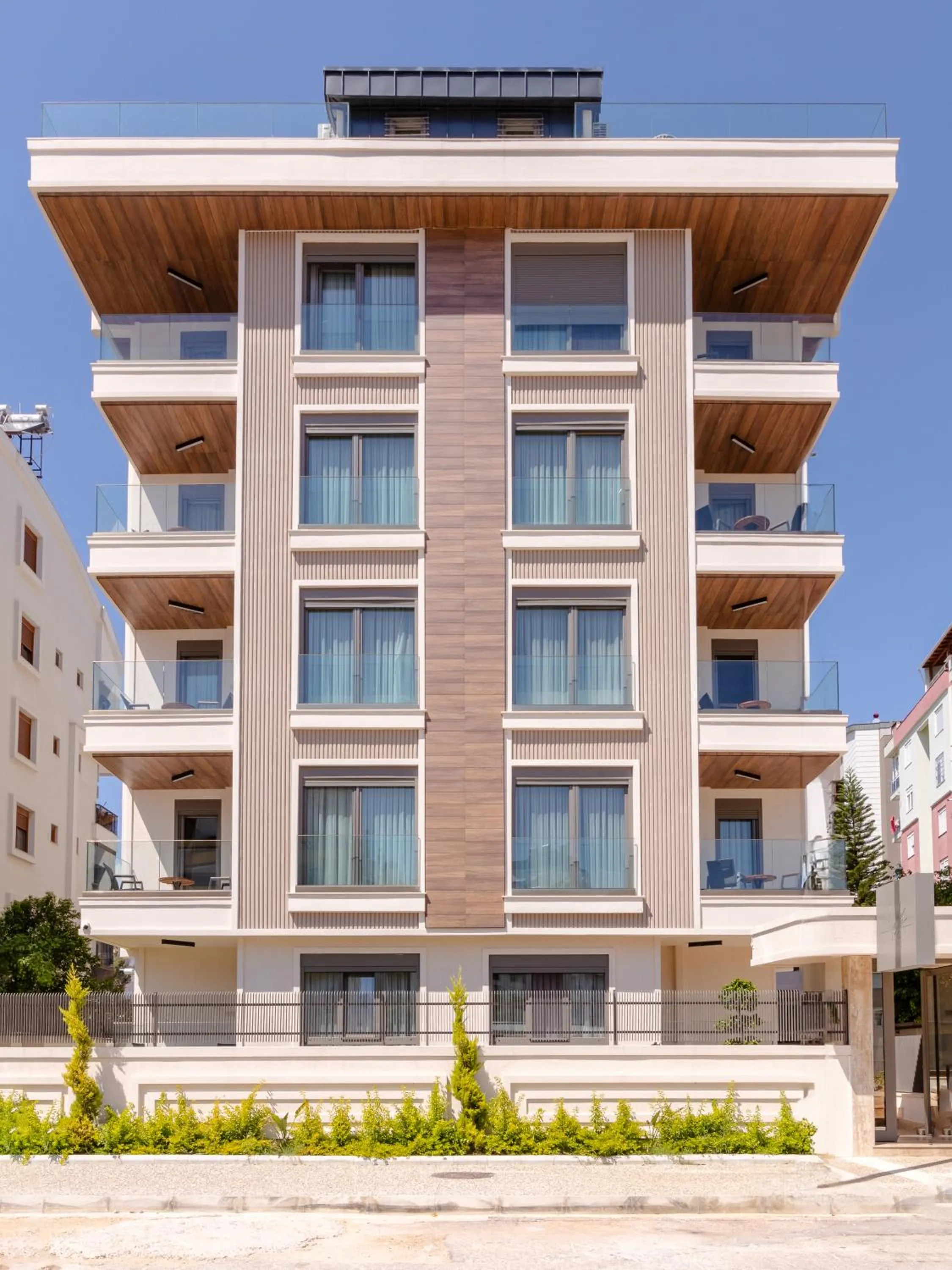 Property building in Los Suites