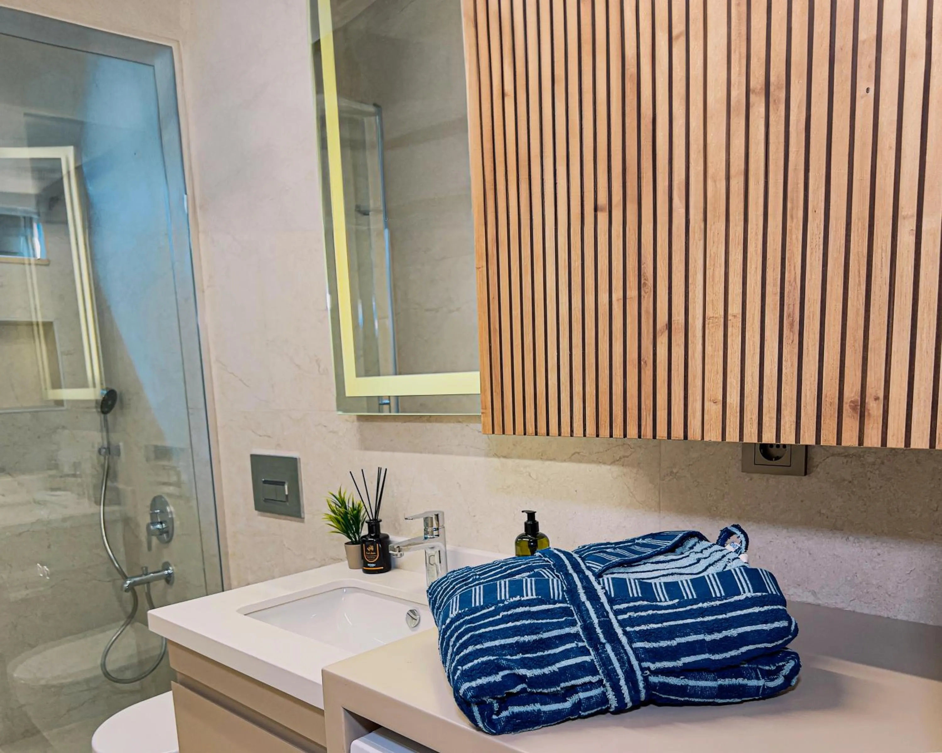 Shower in Los Suites