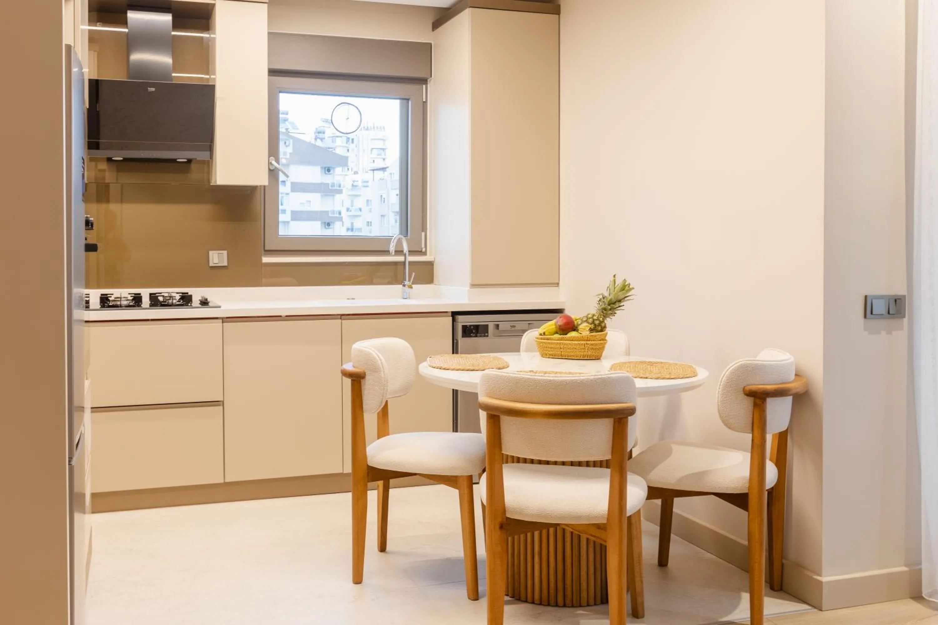 Kitchen or kitchenette in Los Suites