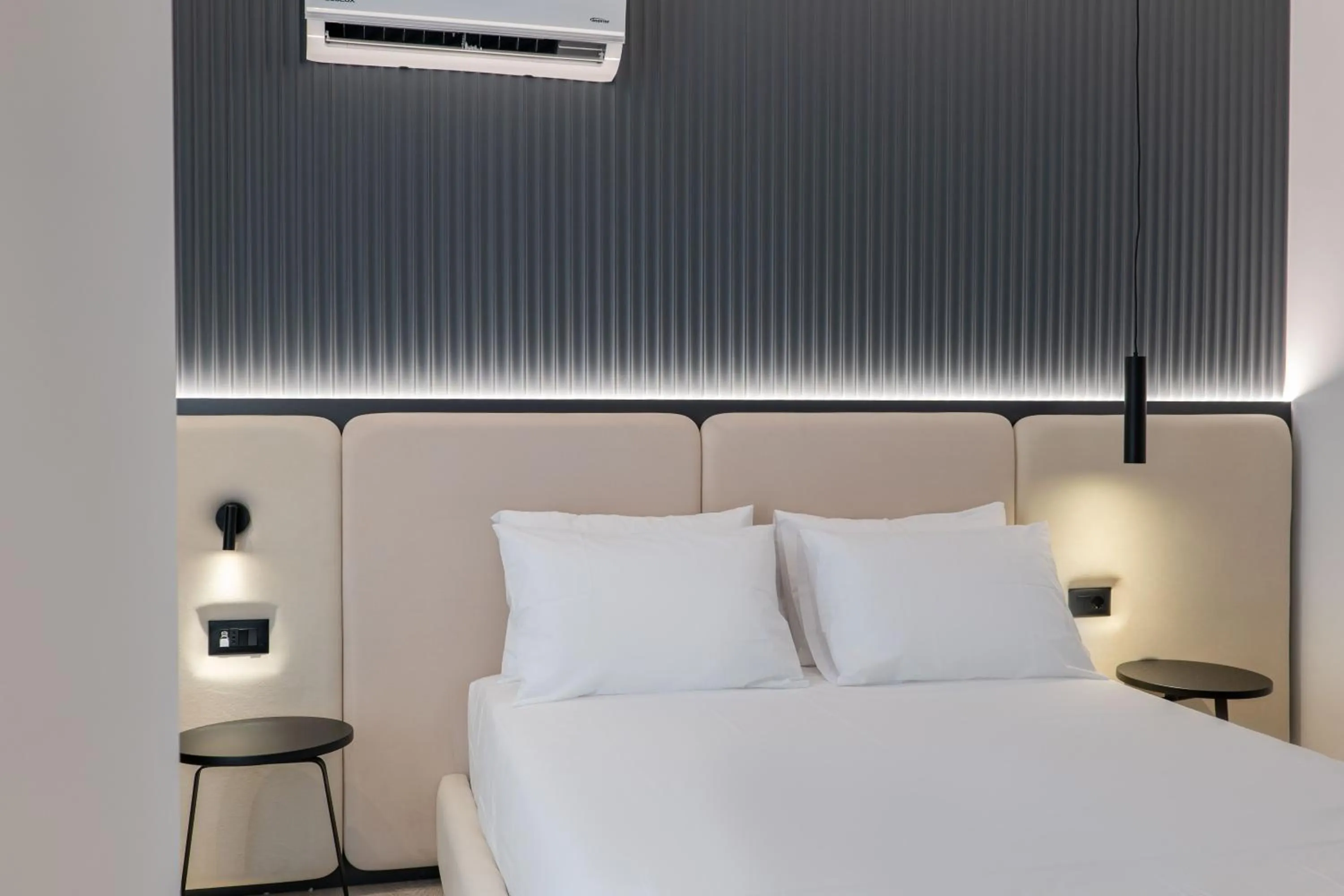 Photo of the whole room, Bed in Arrei Hotel