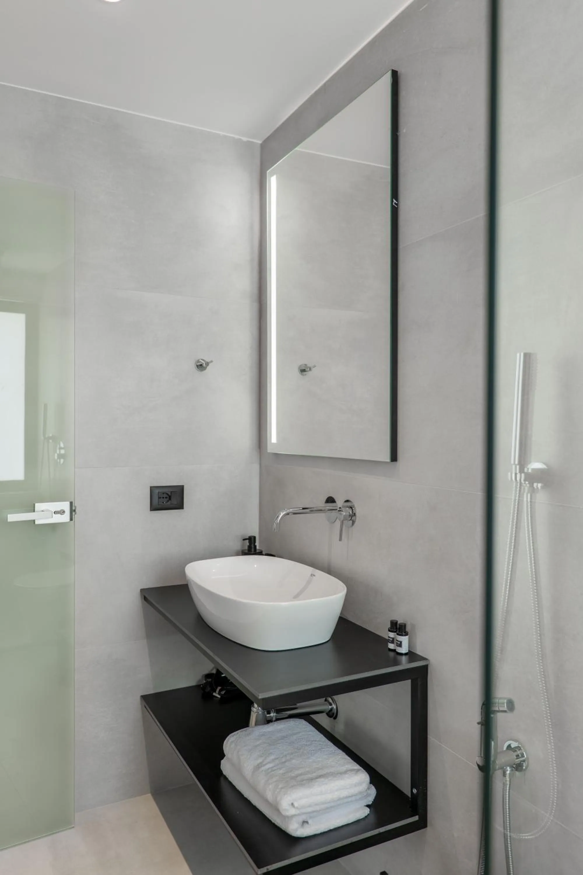 Bathroom in Arrei Hotel