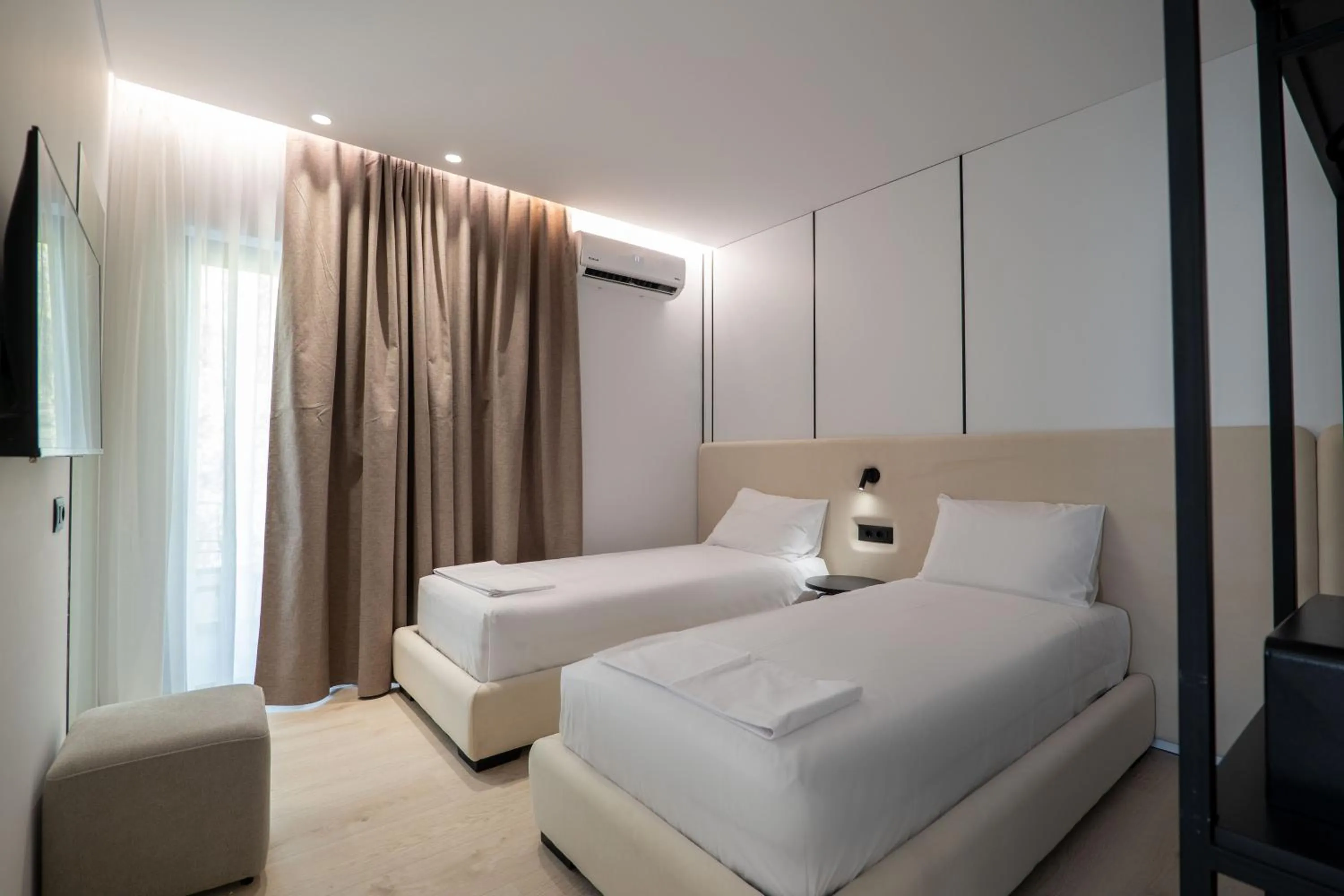 Photo of the whole room, Bed in Arrei Hotel