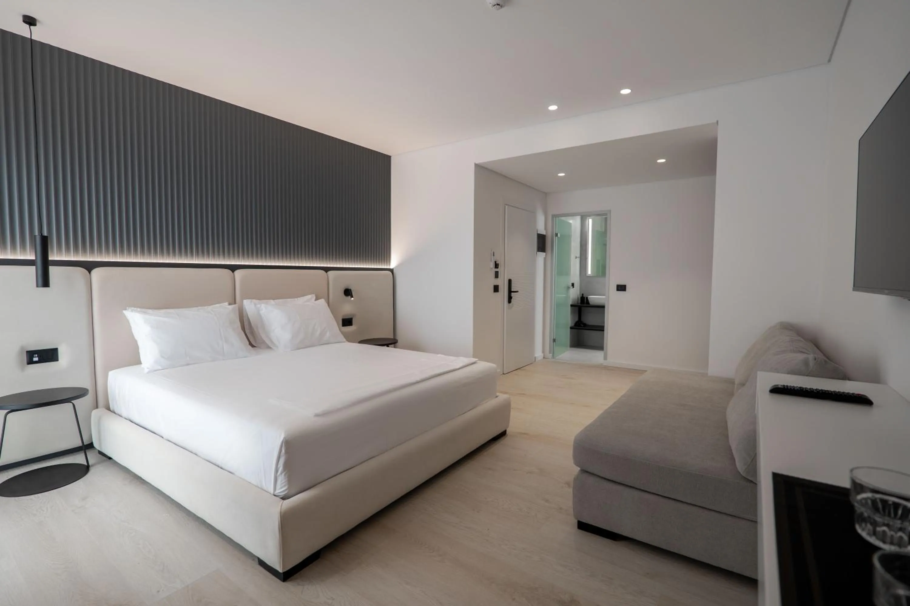 Photo of the whole room, Bed in Arrei Hotel