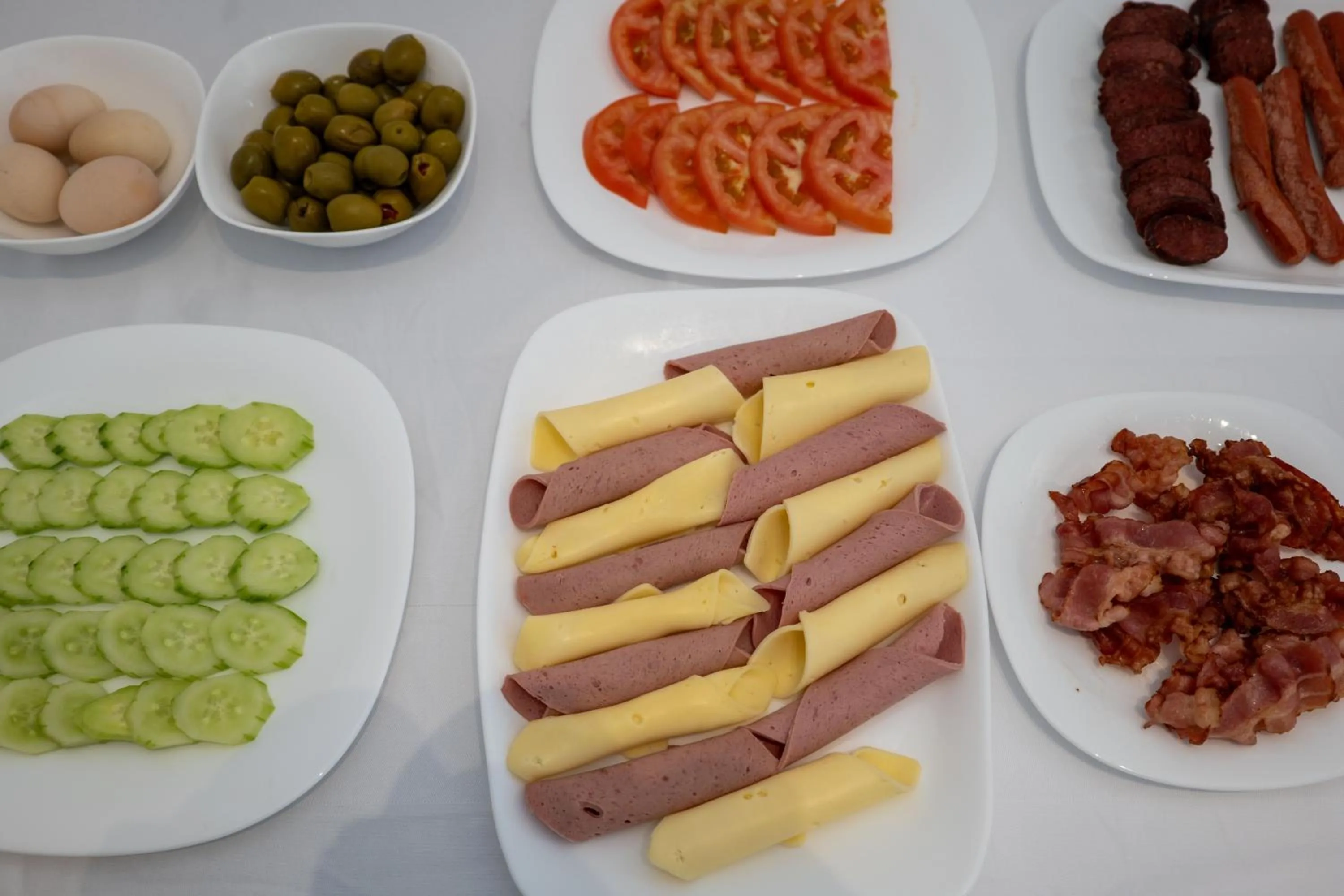 Buffet breakfast in Arrei Hotel