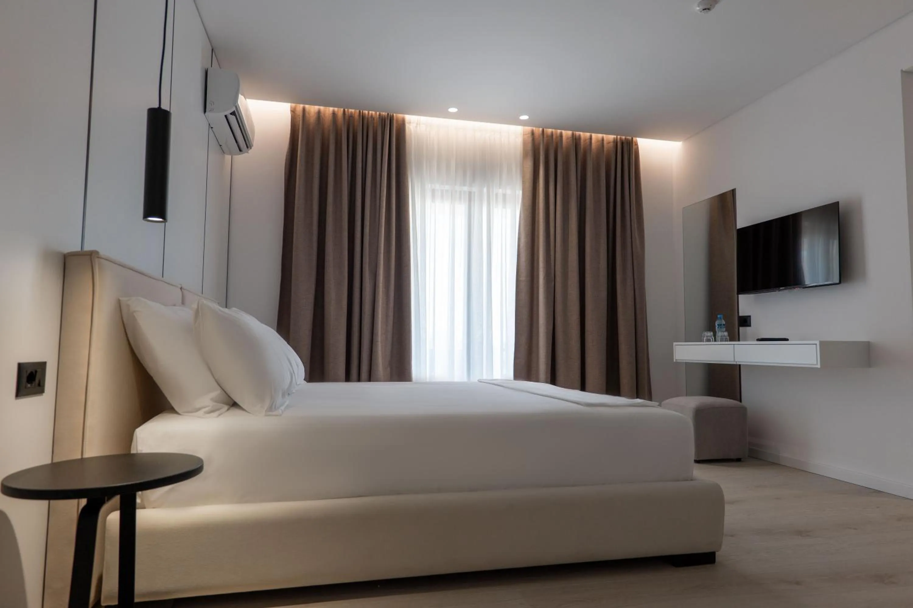 Photo of the whole room, Bed in Arrei Hotel