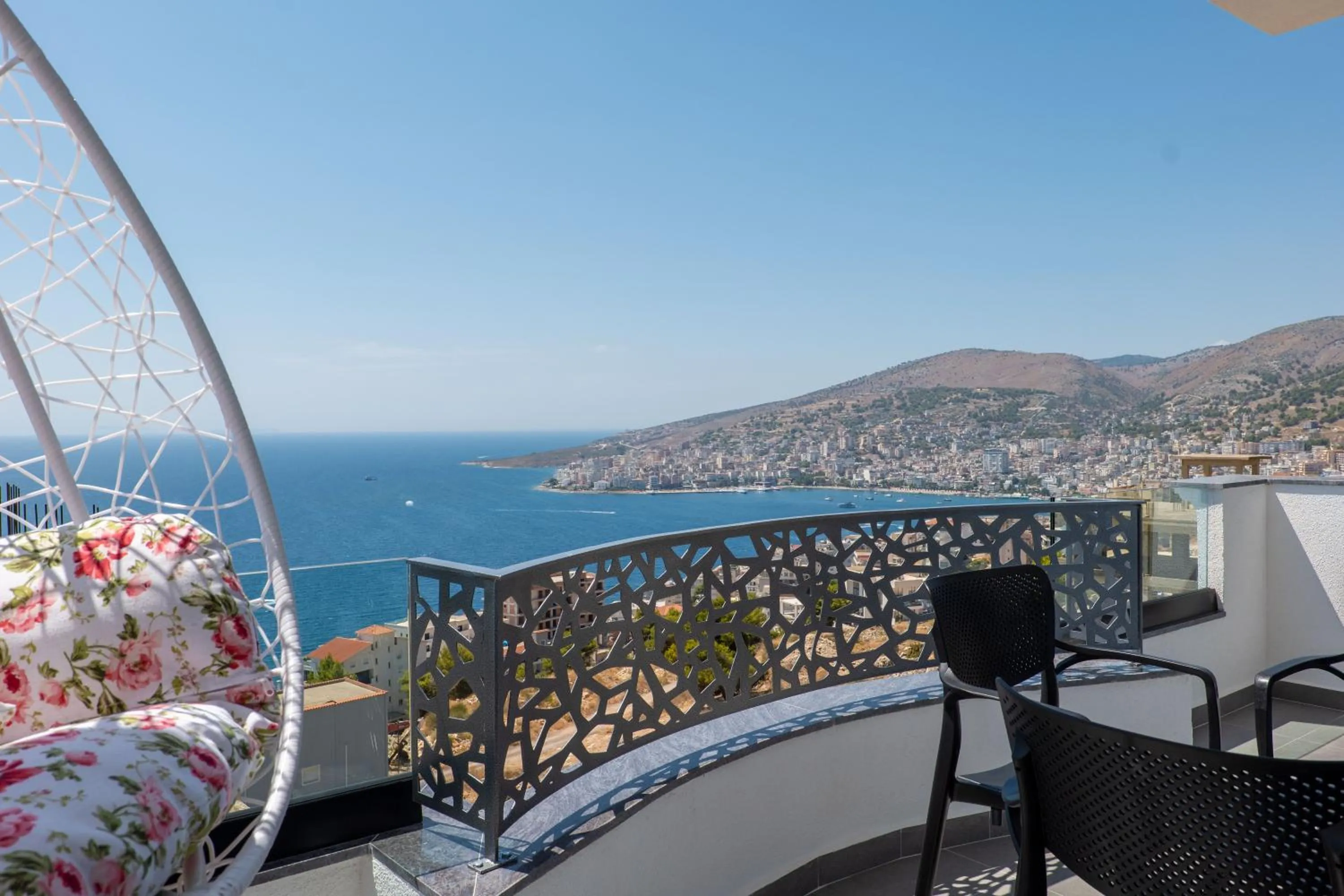 Balcony/Terrace in Arrei Hotel